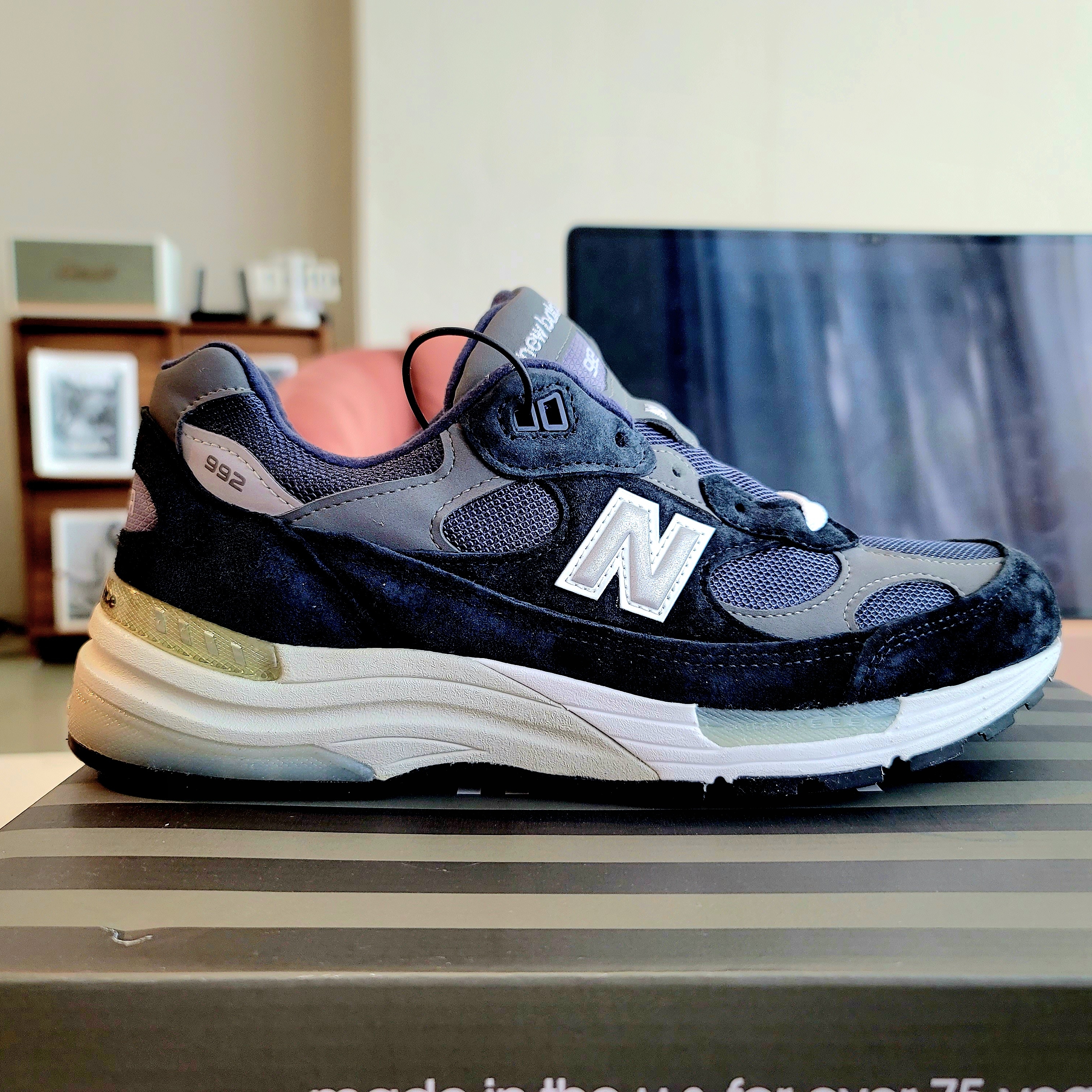 New Balance 992 Made in USA Navy 착용 스타일 - 1
