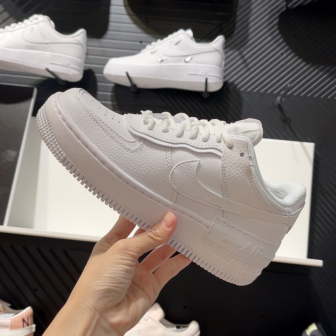 (W) Nike Air Force 1 Shadow Triple White 착용 스타일 - 3