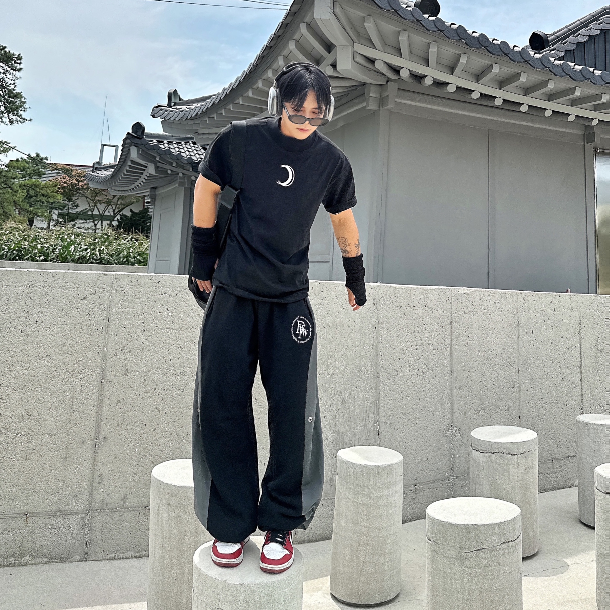 Jordan 1 Mid Chicago 2020, Apple AirPods Max Lightning Space Gray (Korean Ver.) 착용 스타일 - 3