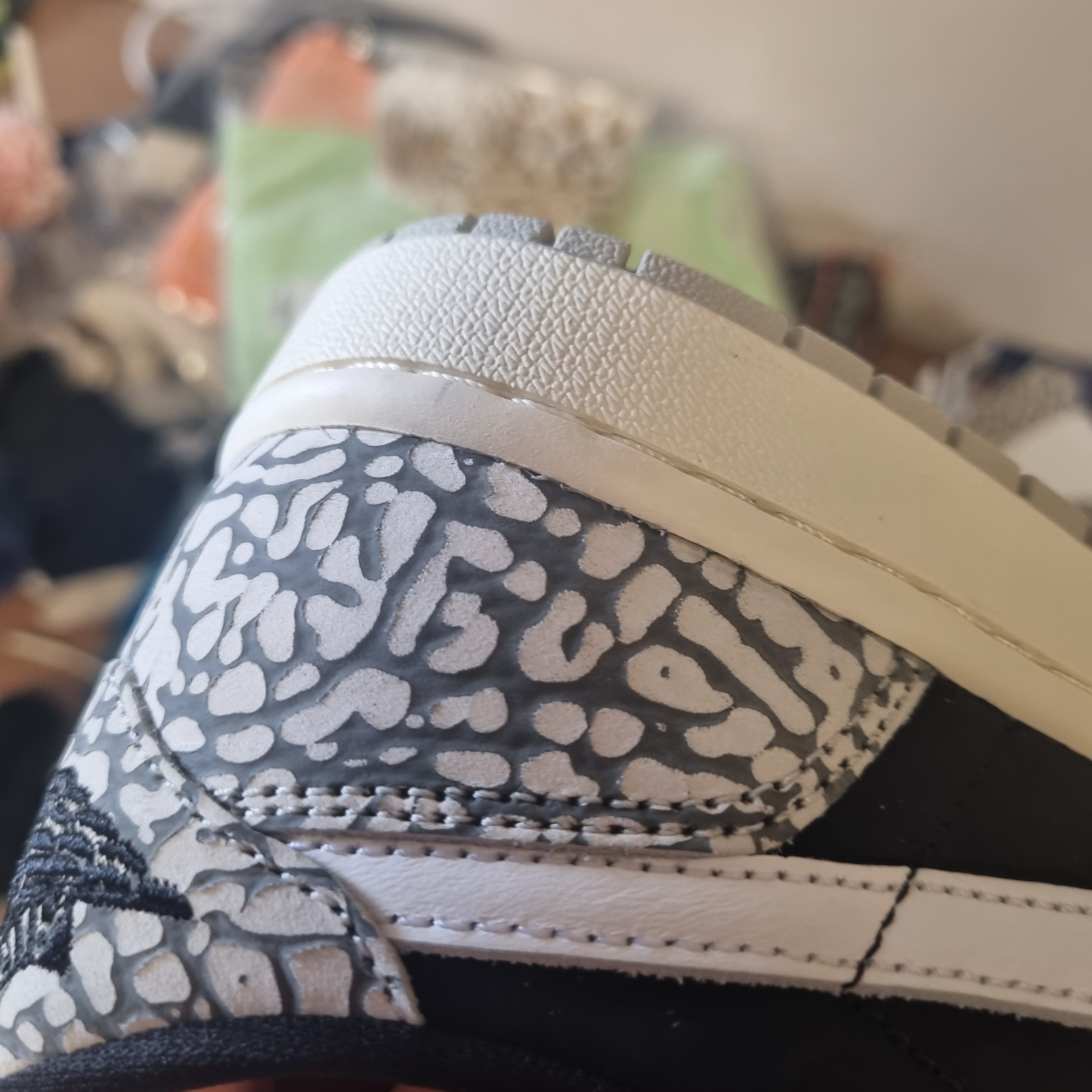 Jordan 1 Retro Low OG Black Cement 착용 스타일 - 3