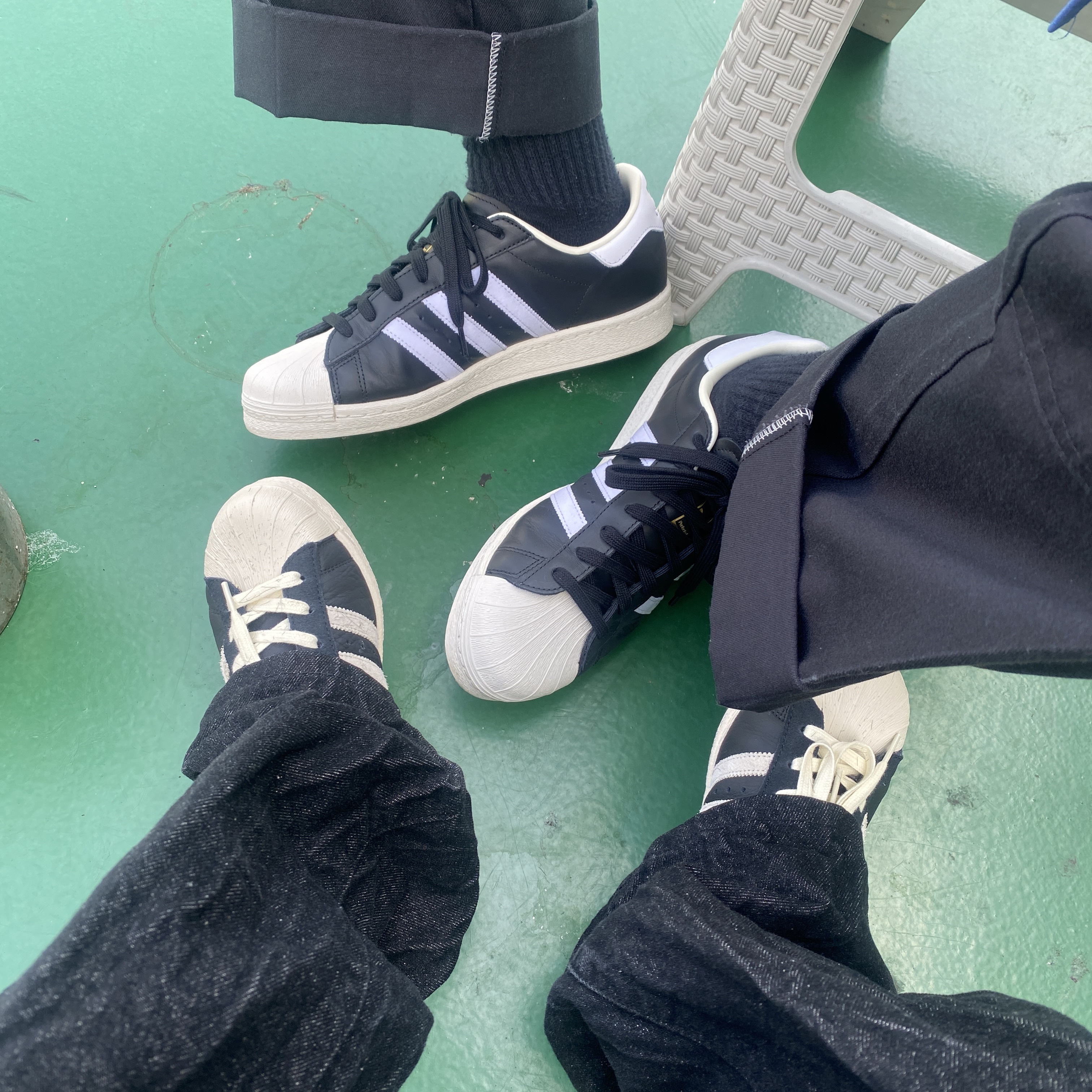 Adidas Superstar 82 Black White 착용 스타일