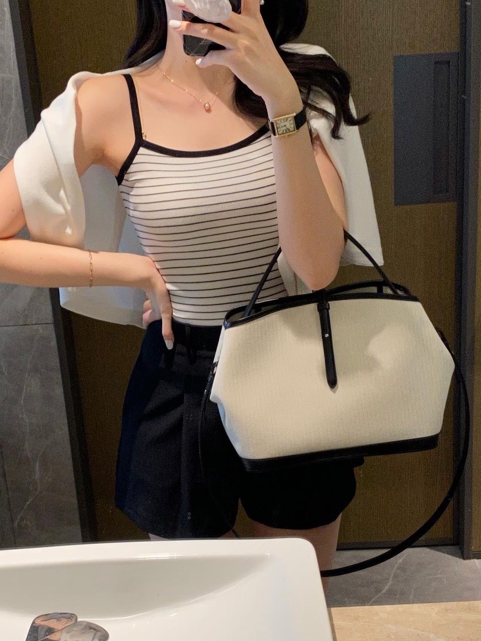 Kindersalmon Women Leather Trimmed Canvas Crossbody Ecru 착용 스타일 - 2