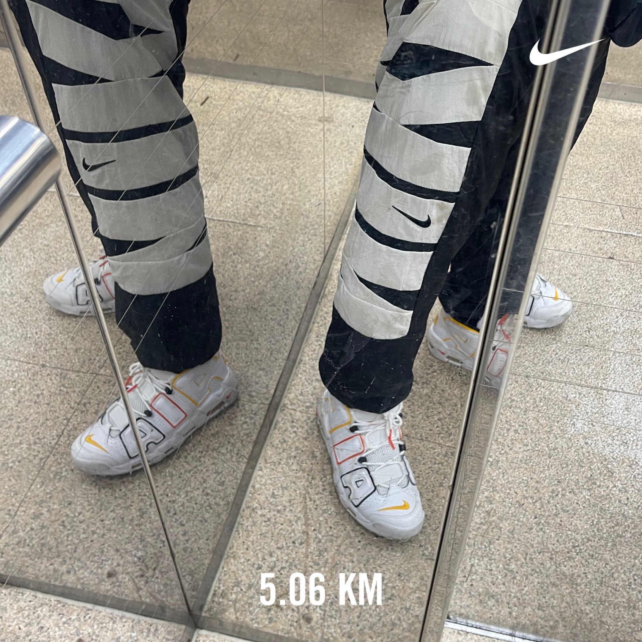 Nike Air More Uptempo Rayguns 착용 스타일