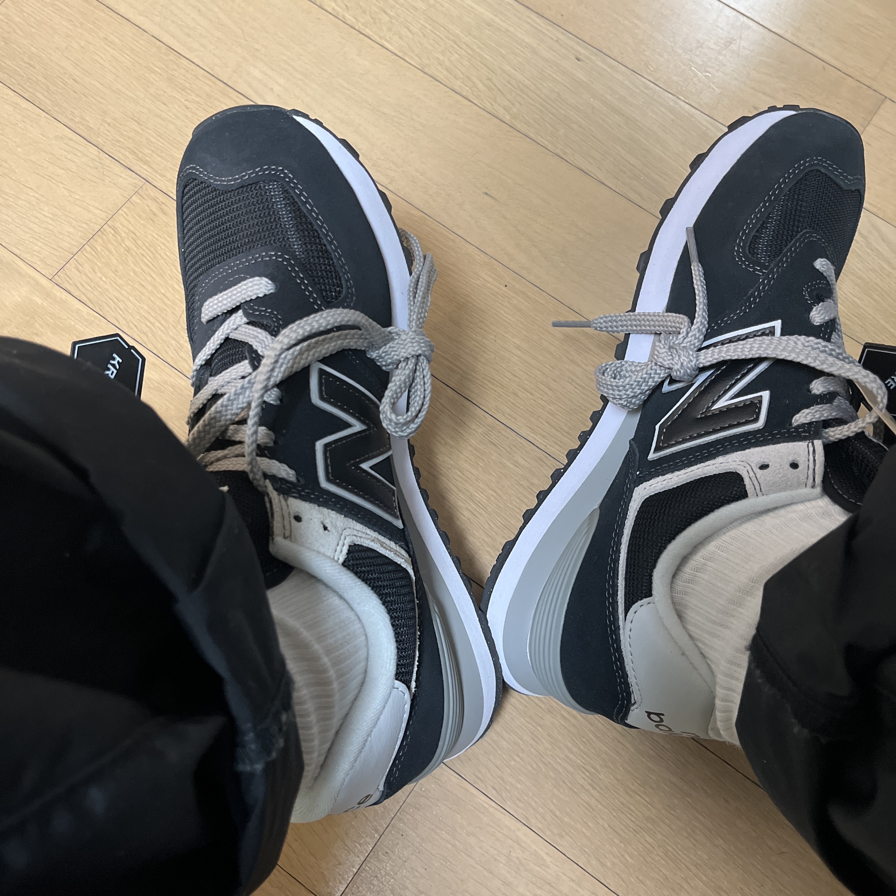 New Balance 574 Black - D Standard 착용 스타일