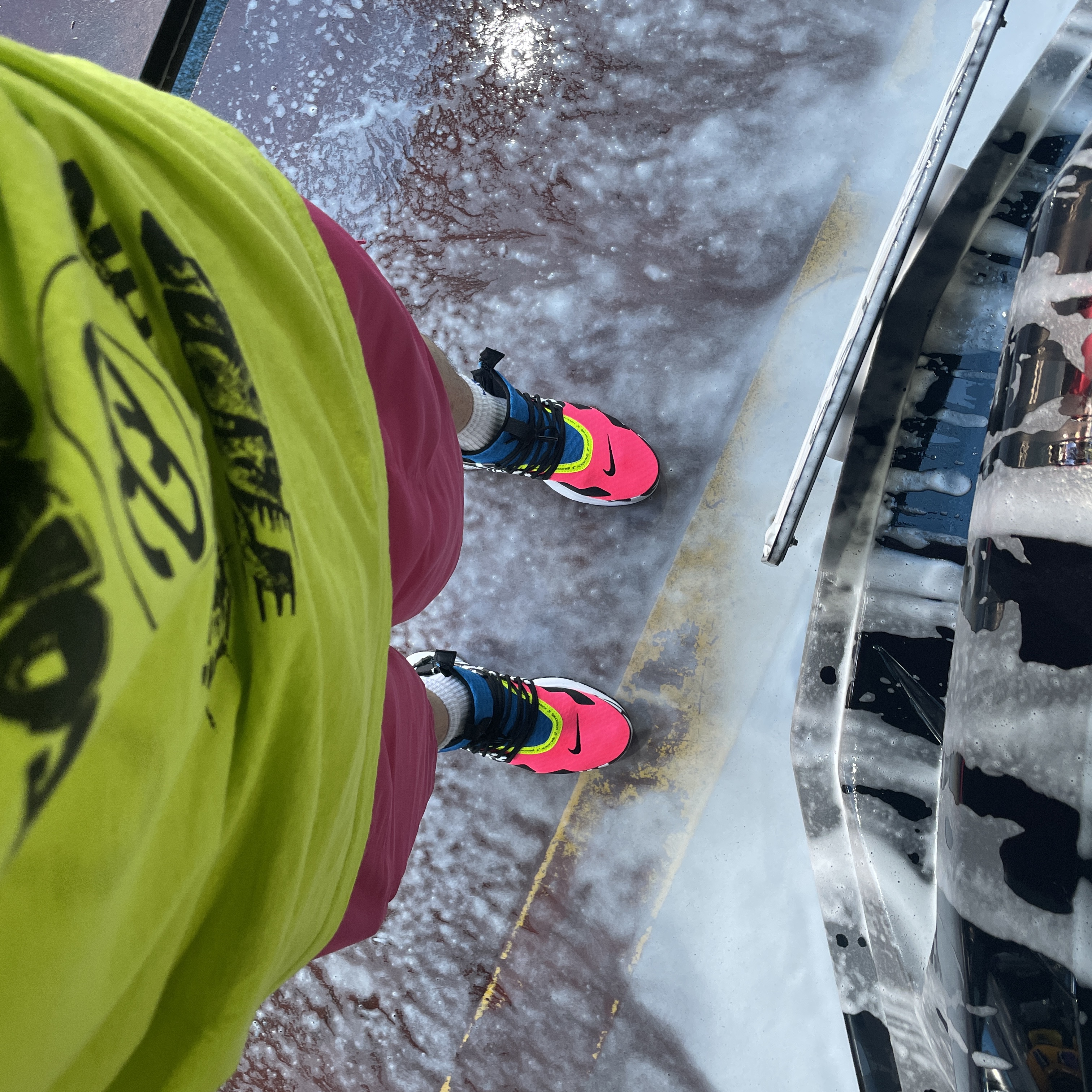 Nike x Acronym Air Presto Mid Racer Pink, Stussy Curly S Water Shorts Fucshia 착용 스타일