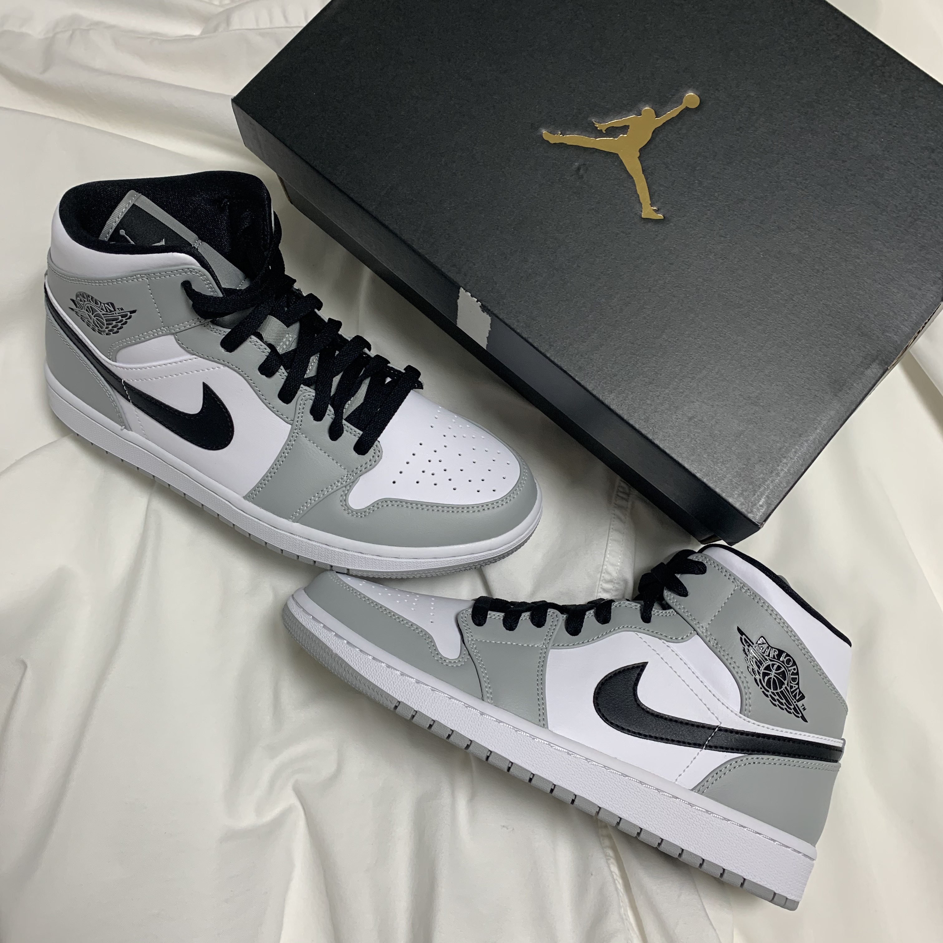 Jordan 1 Mid Light Smoke Grey 착용 스타일