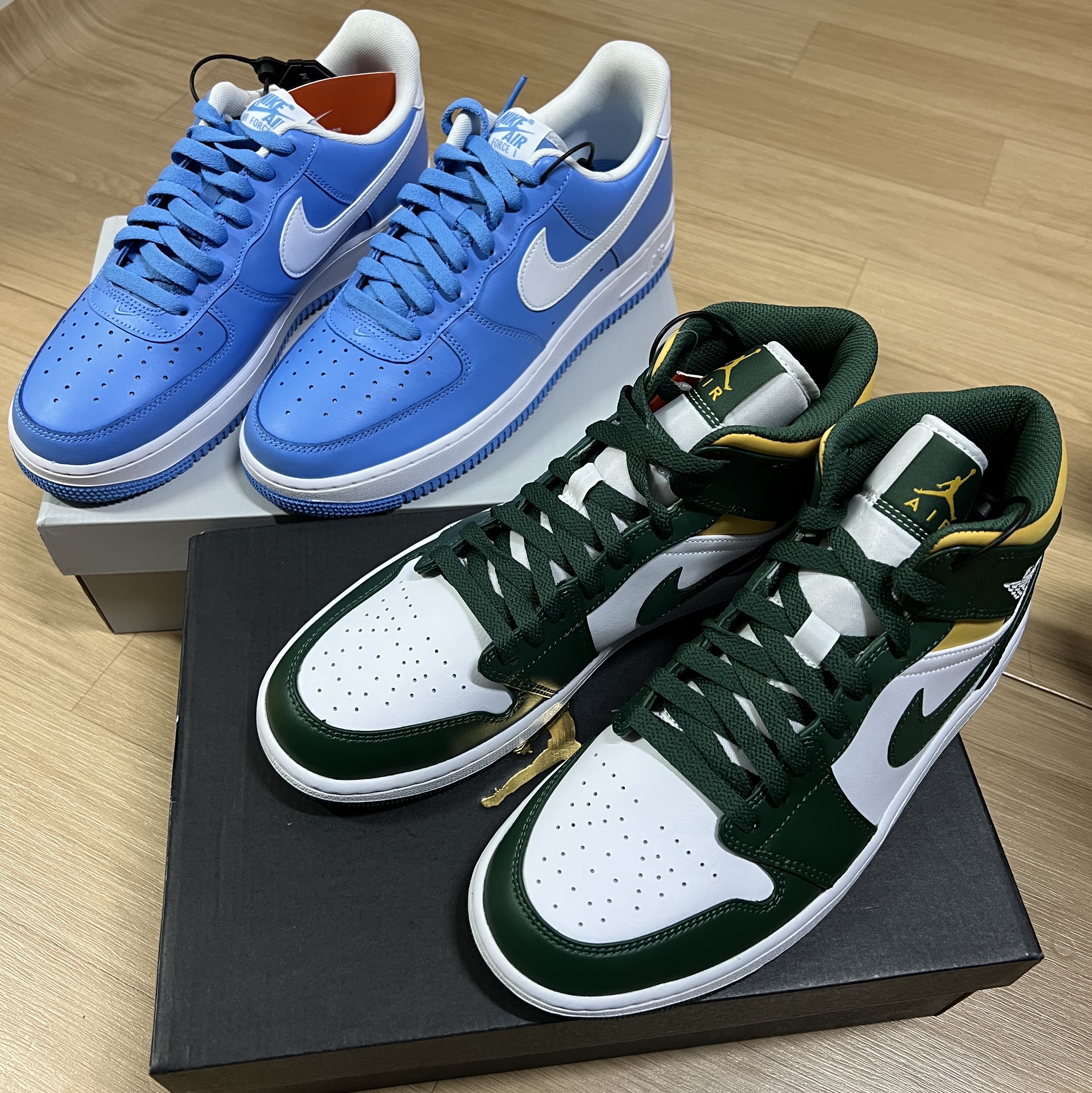 Jordan 1 Mid Sonics 2021, Nike Air Force 1 '07 Low University Blue 착용 스타일