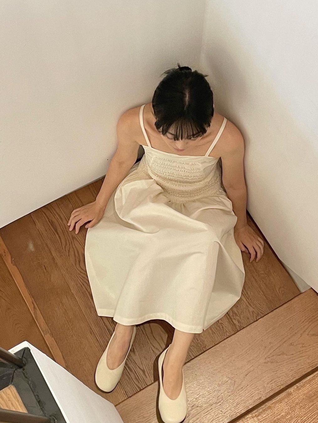 Kindersalmon Women Smocking Shirring Dress Cream 착용 스타일