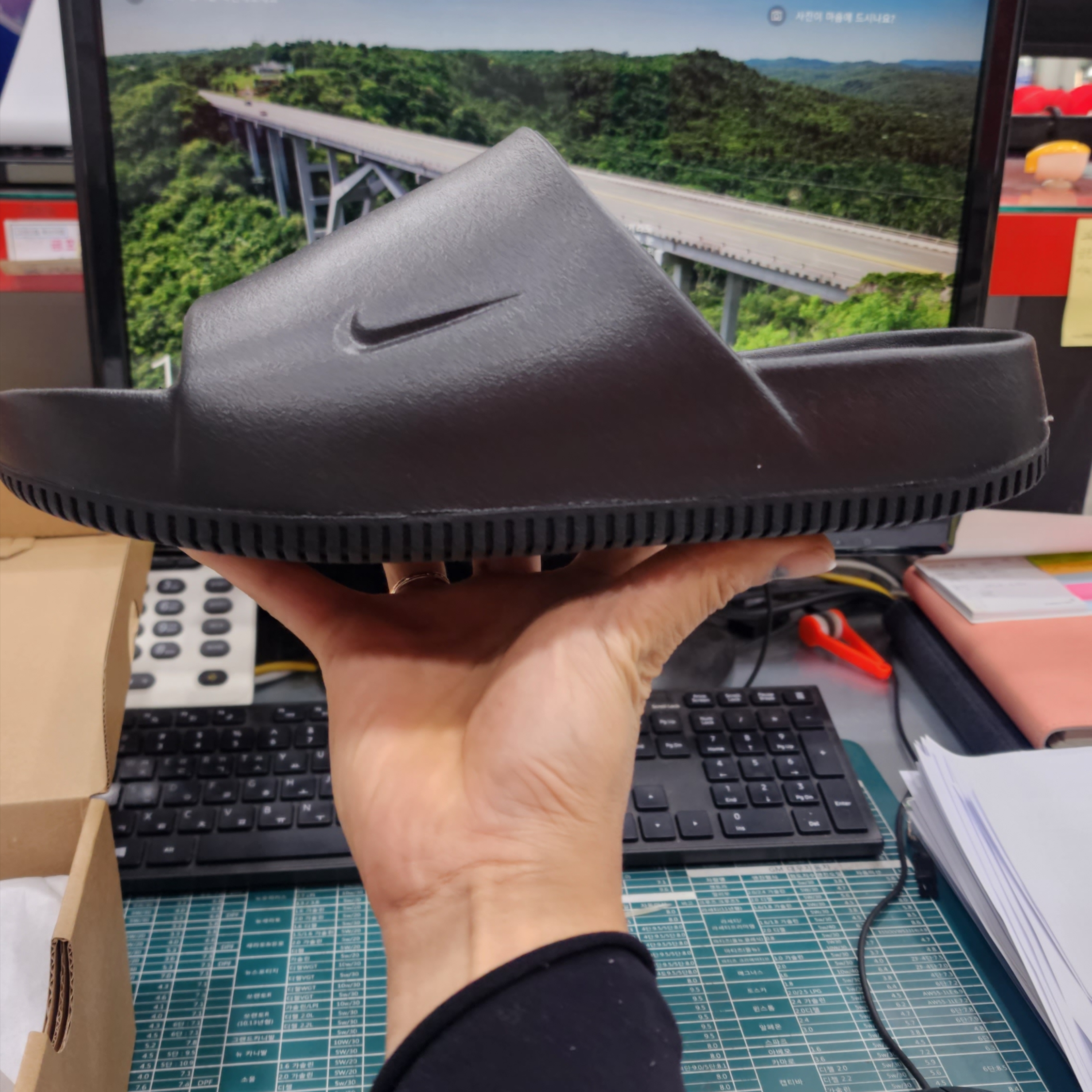 Nike Calm Slide Black 착용 스타일 - 3