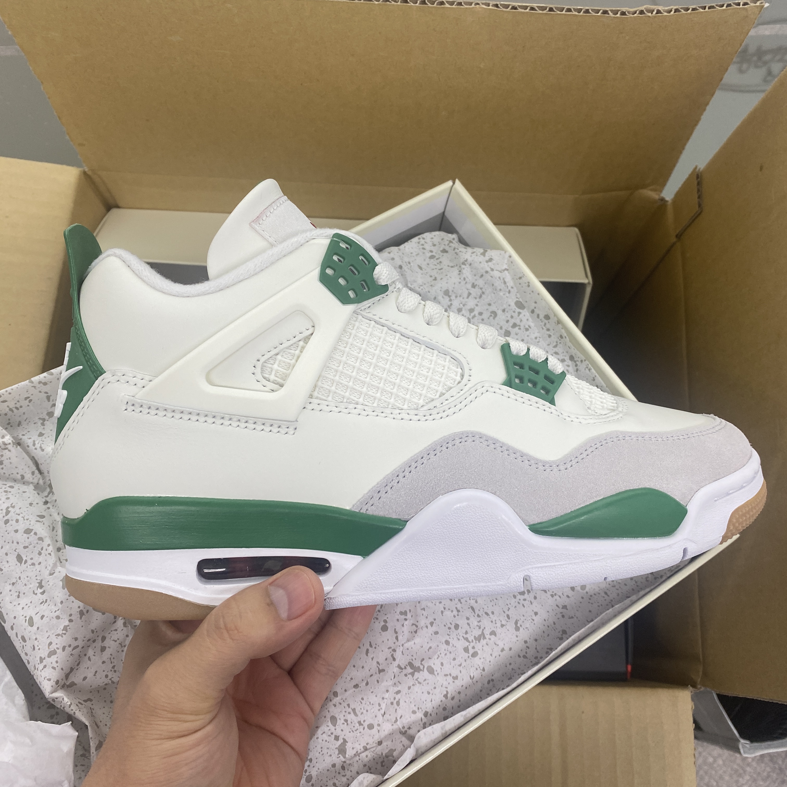 Jordan 4 x Nike SB Retro SP Pine Green 착용 스타일 - 1