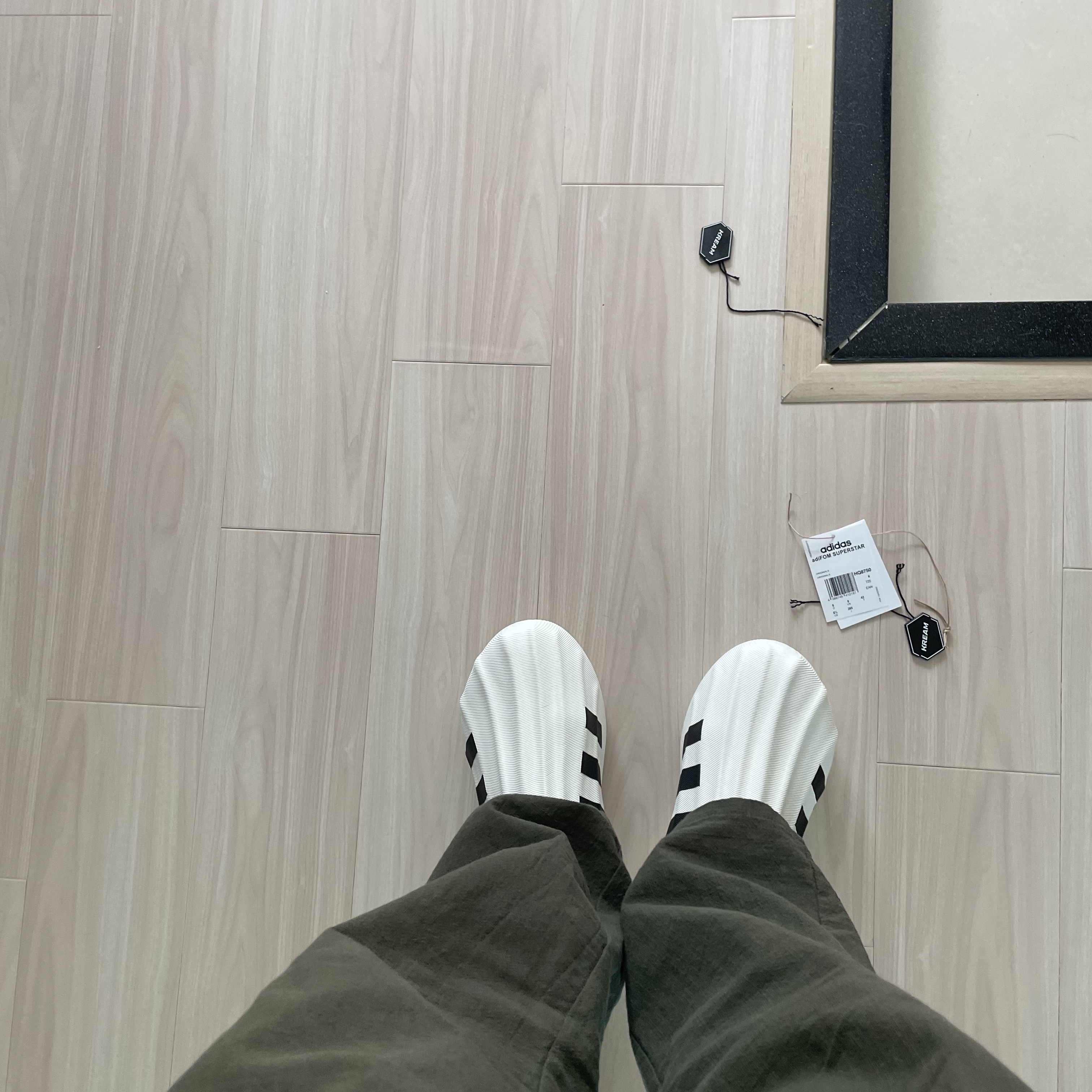 Adidas Adifom Superstar Core White 착용 스타일