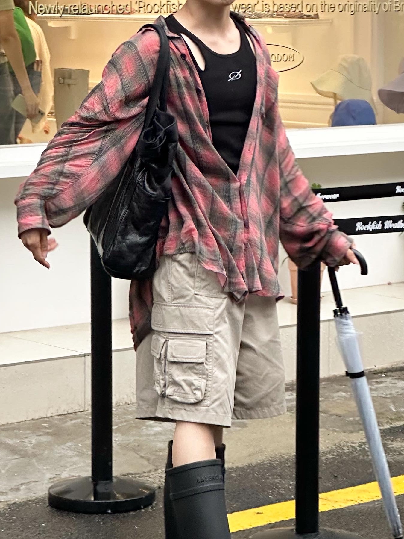 Balenciaga x Crocs Rubber Boot Black, Our Legacy Borrowed Shirt Big Lumbercheck Print 착용 스타일 - 3