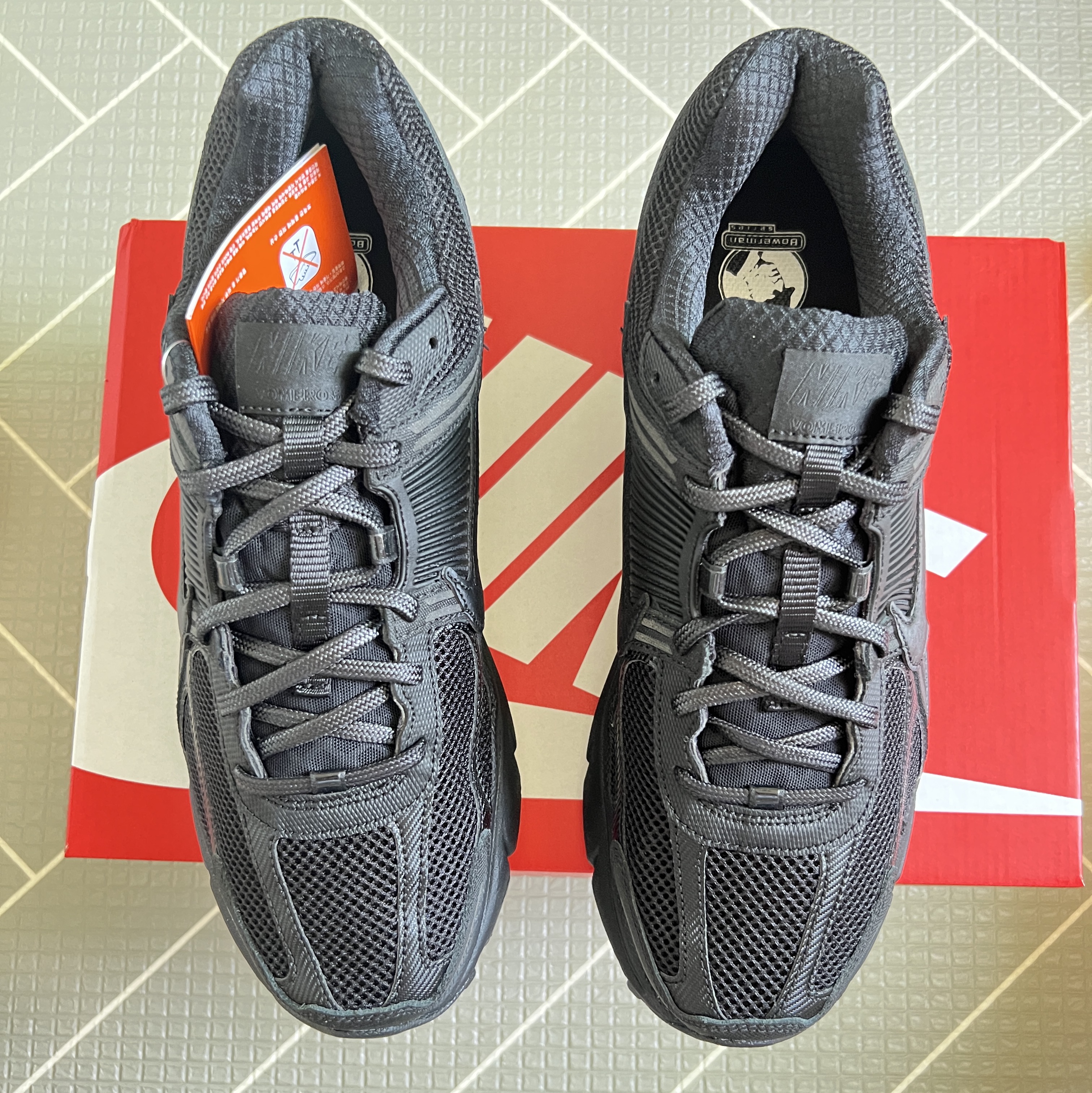 Nike Zoom Vomero 5 SP Black 착용 스타일 - 2