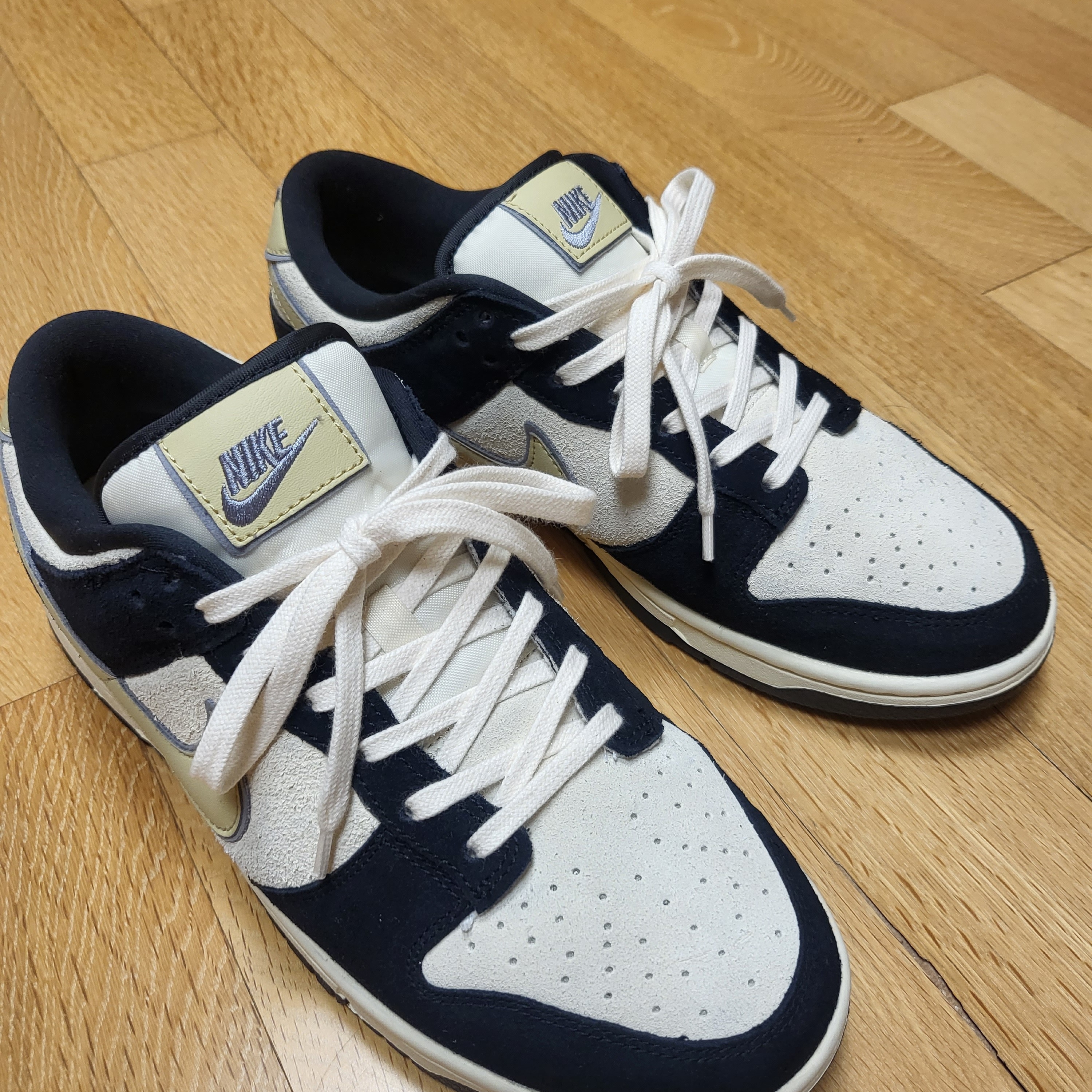 (W) Nike Dunk Low LX Black Suede 착용 스타일 - 3