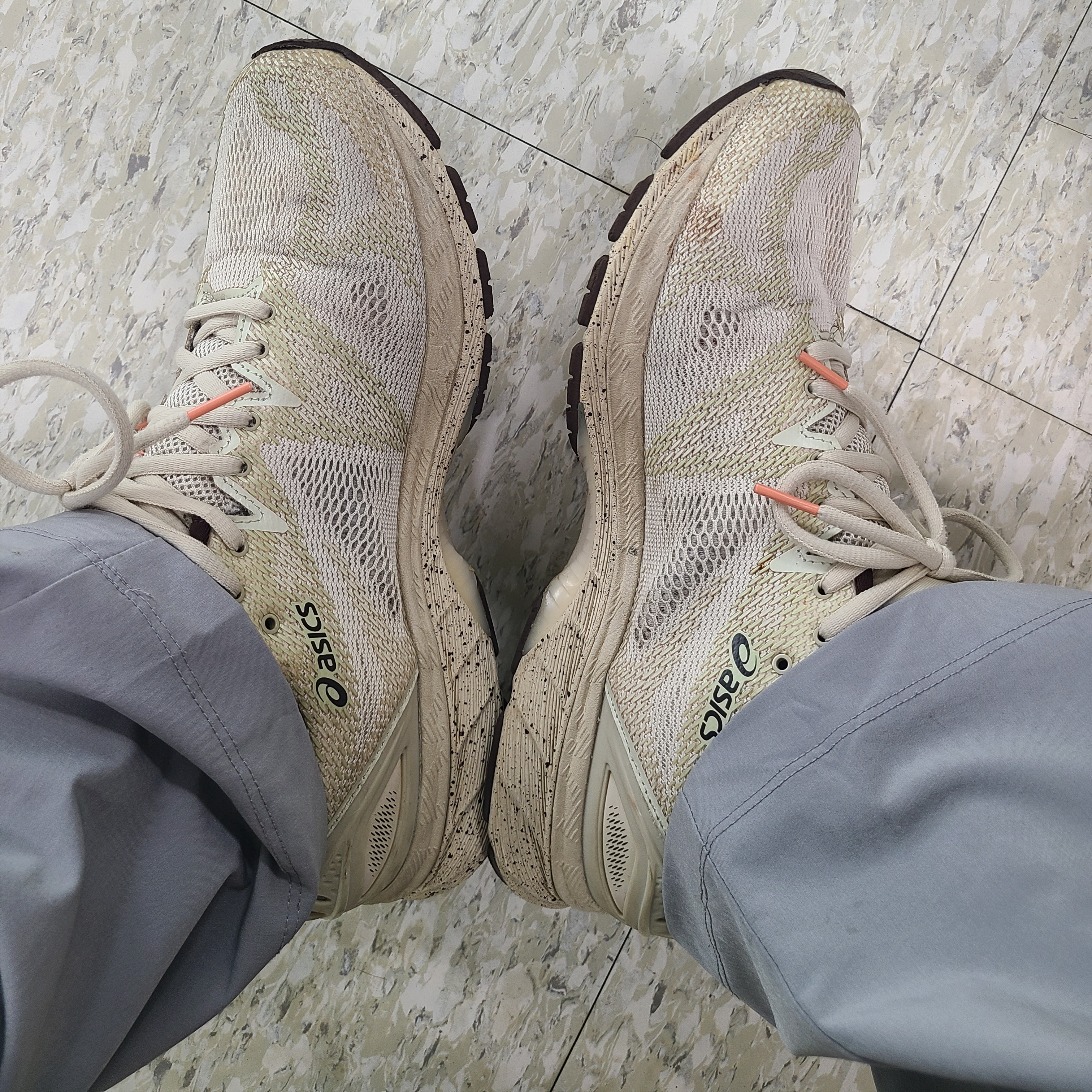 Asics Gel-Nimbus 20 SP Birch Coffee 착용 스타일 - 3