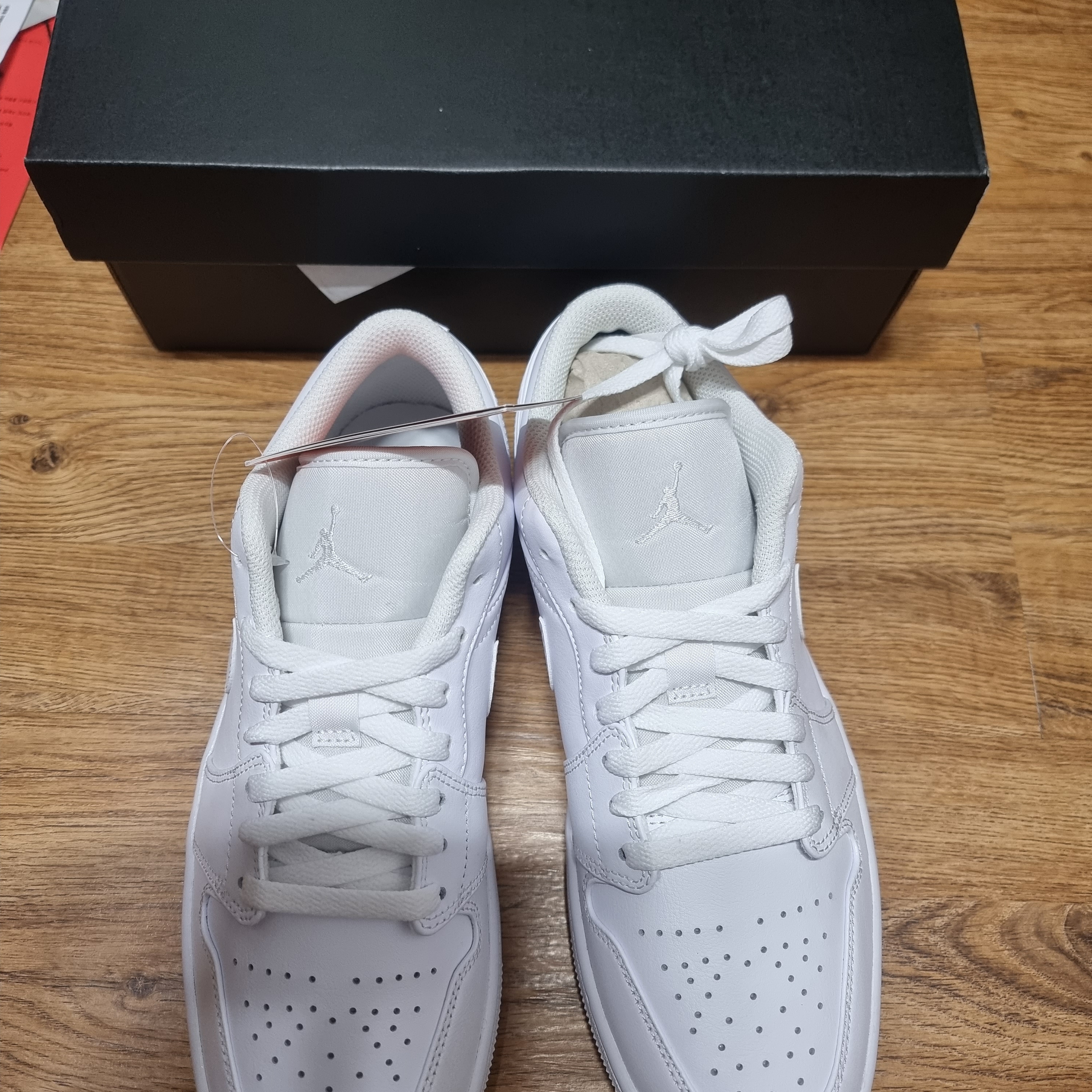 Jordan 1 Low Triple White 착용 스타일 - 2