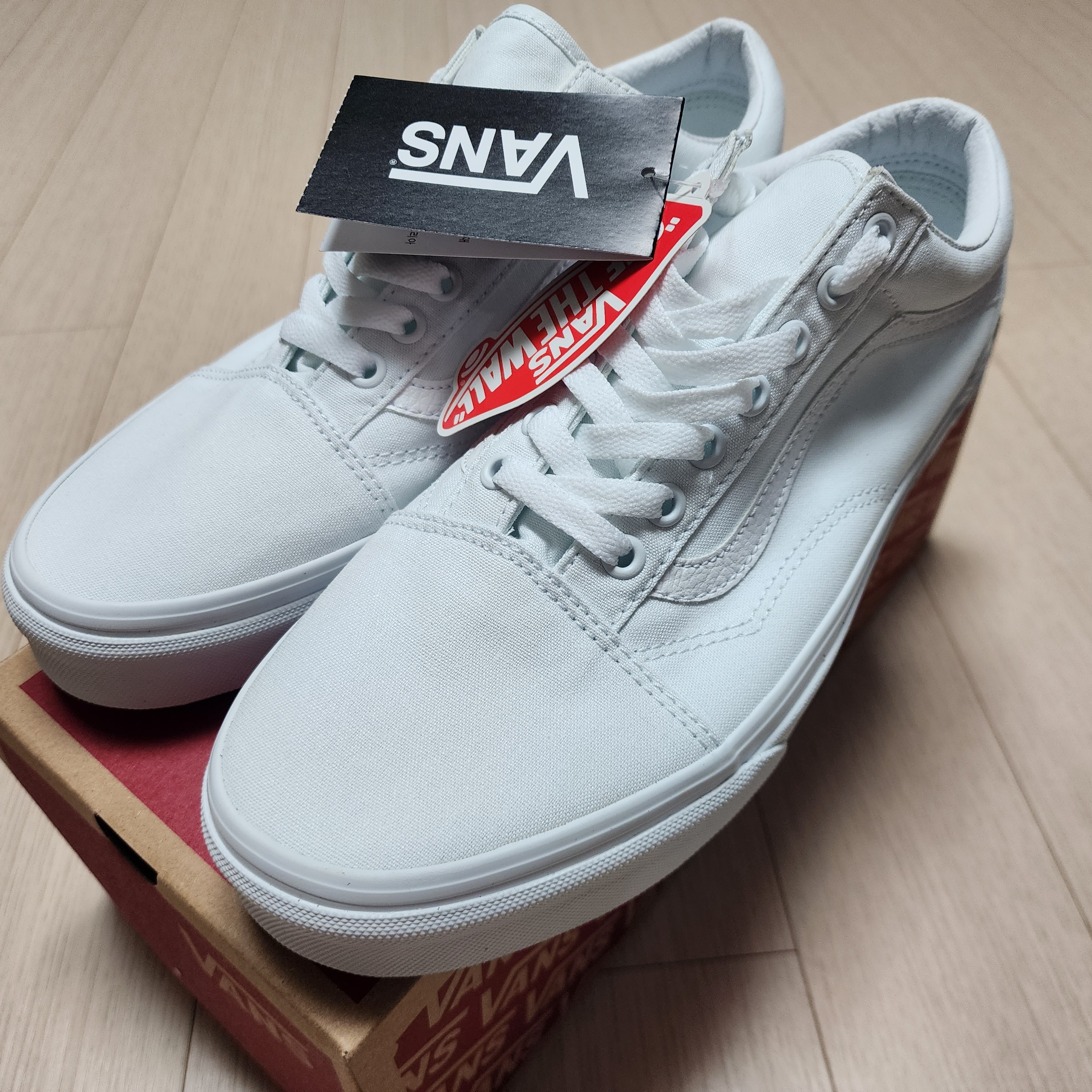 Vans Old Skool True White 착용 스타일
