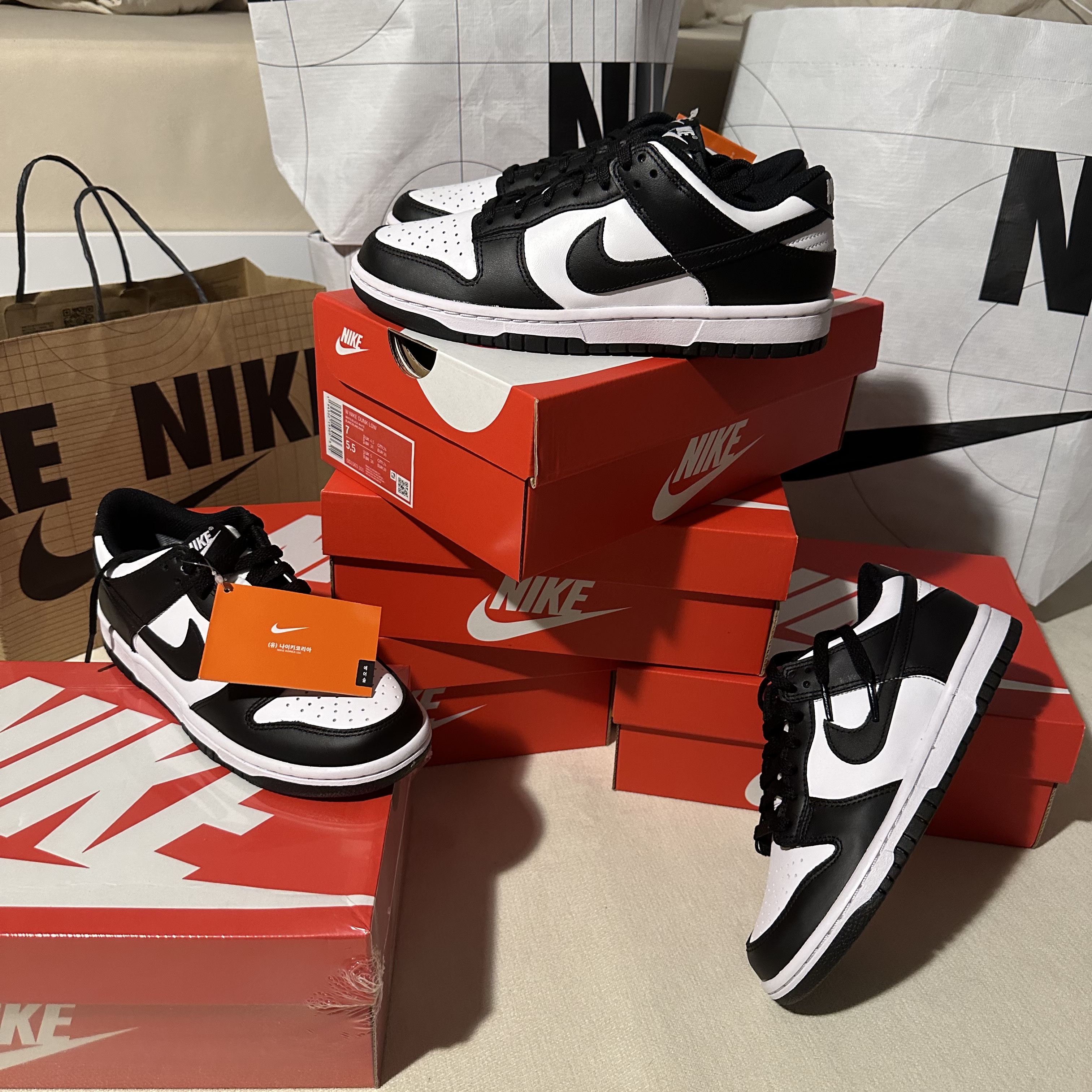(W) Nike Dunk Low Black 착용 스타일 - 1