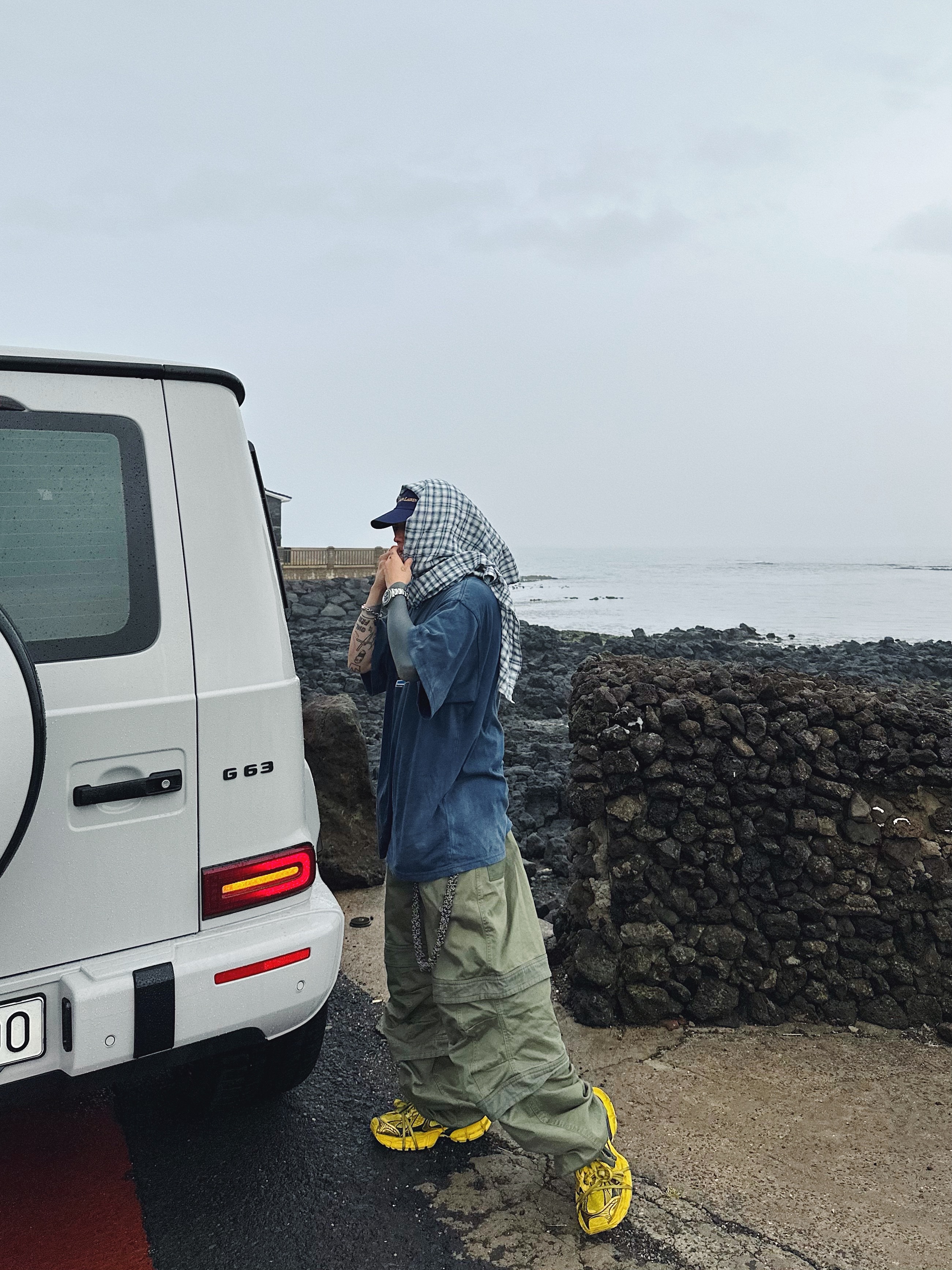 Farfromwhat Far Washed Logo T-Shirt Navy, Farfromwhat Far Layered Work Pants Olive 착용 스타일 - 4