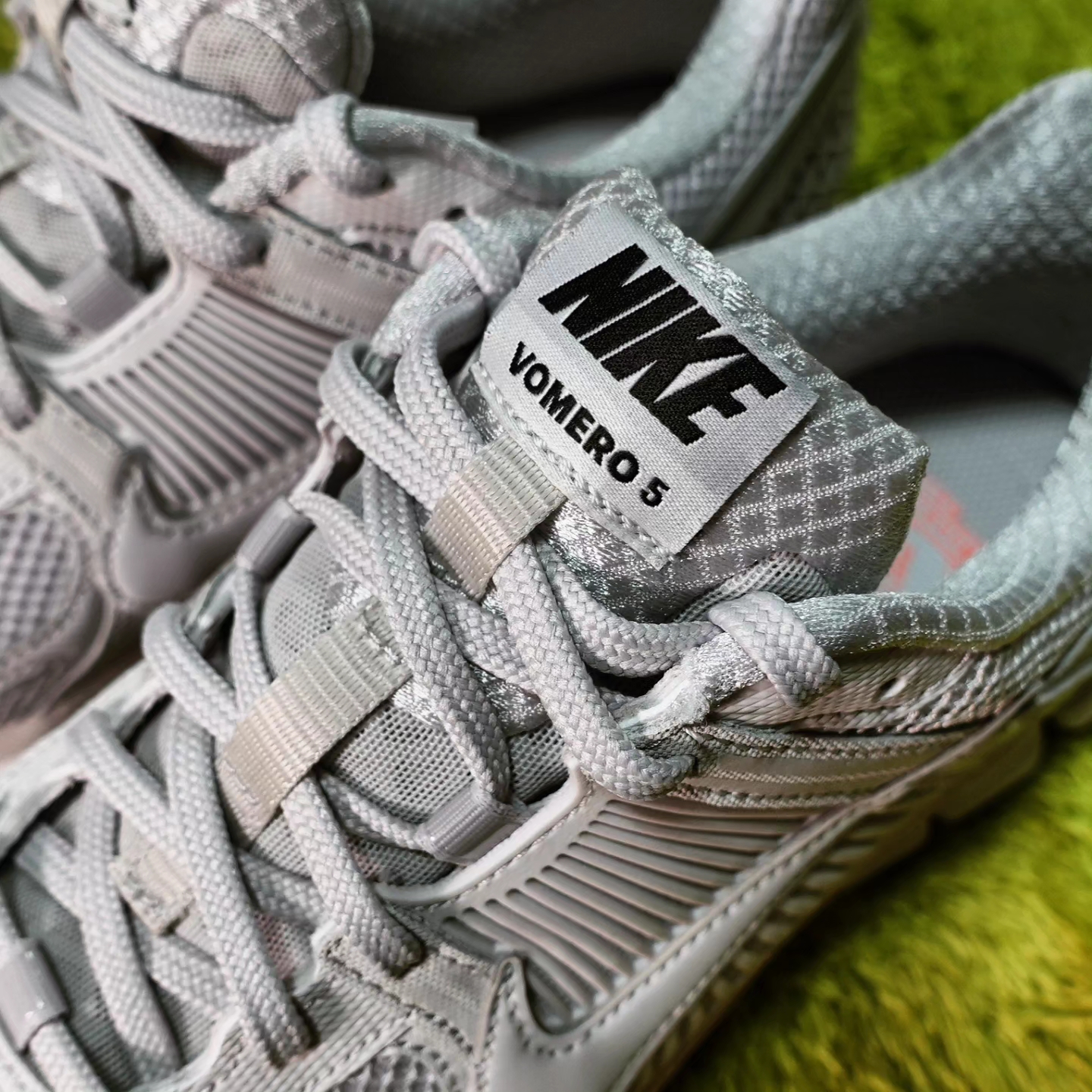 Nike Zoom Vomero 5 SP Vast Grey 2023, Nike Zoom Vomero 5 SP Vast Grey 2019 착용 스타일 - 5