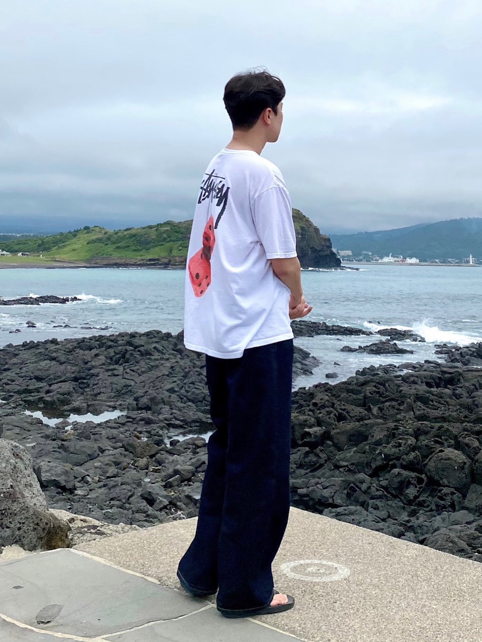 Stussy Fuzzy Dice T-Shirt White, Oofos OOriginal Black 착용 스타일 - 1