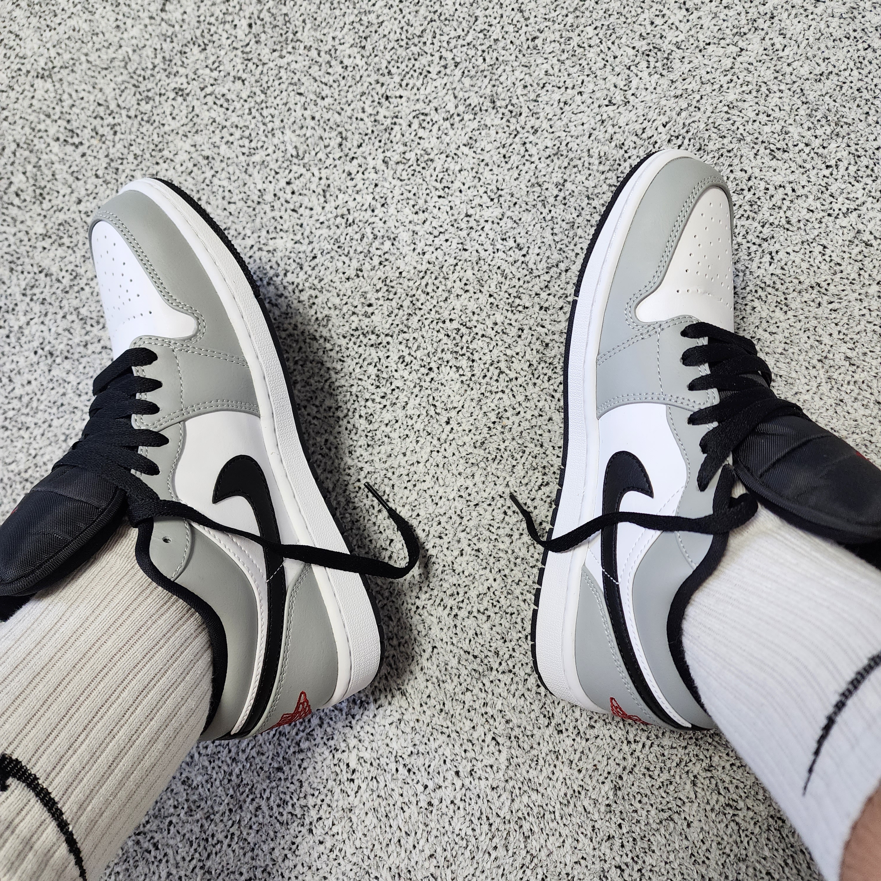 Jordan 1 Low Light Smoke Grey 착용 스타일 - 2