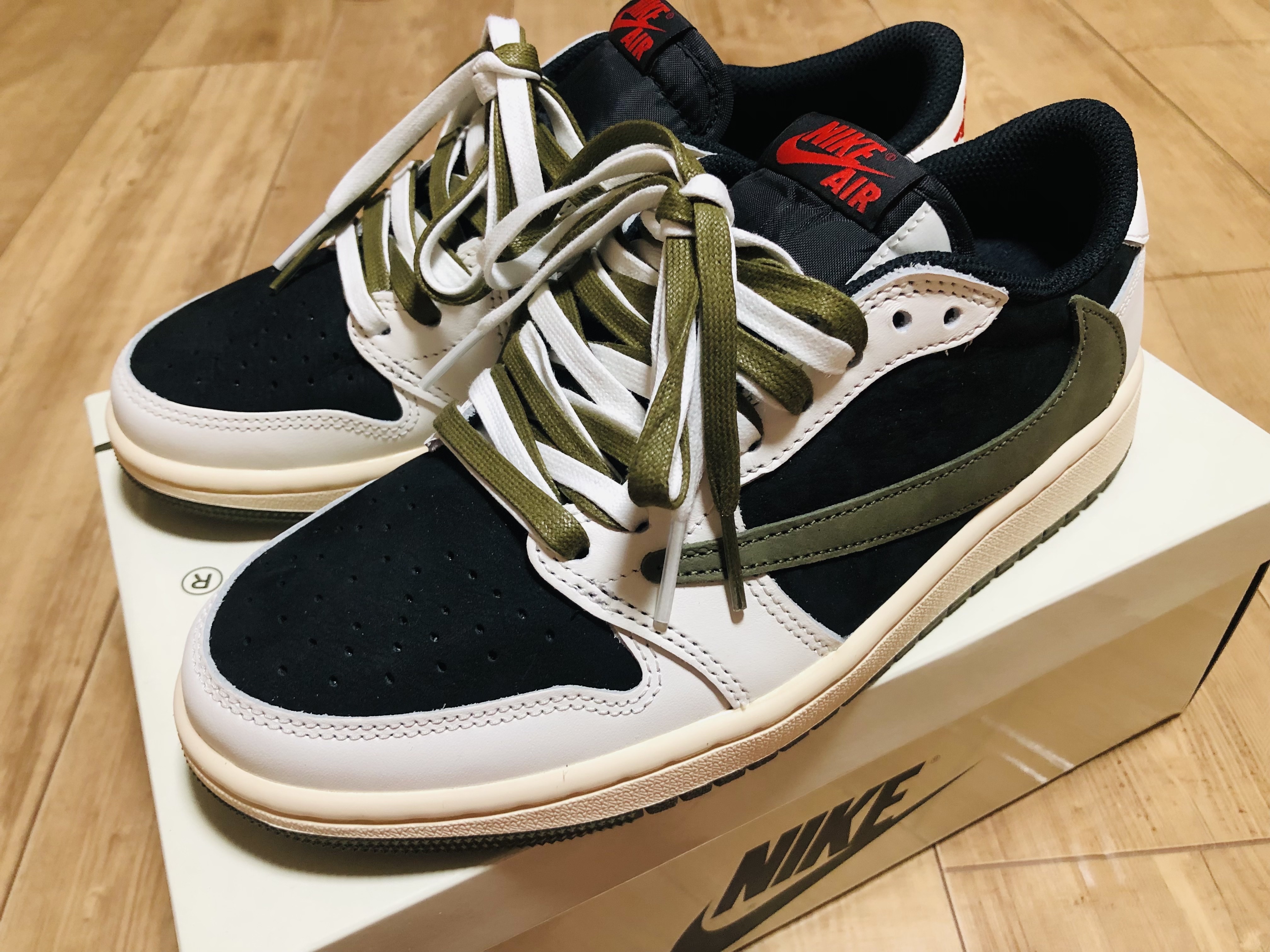 (W) Jordan 1 x Travis Scott Retro Low OG SP Medium Olive 착용 스타일 - 1