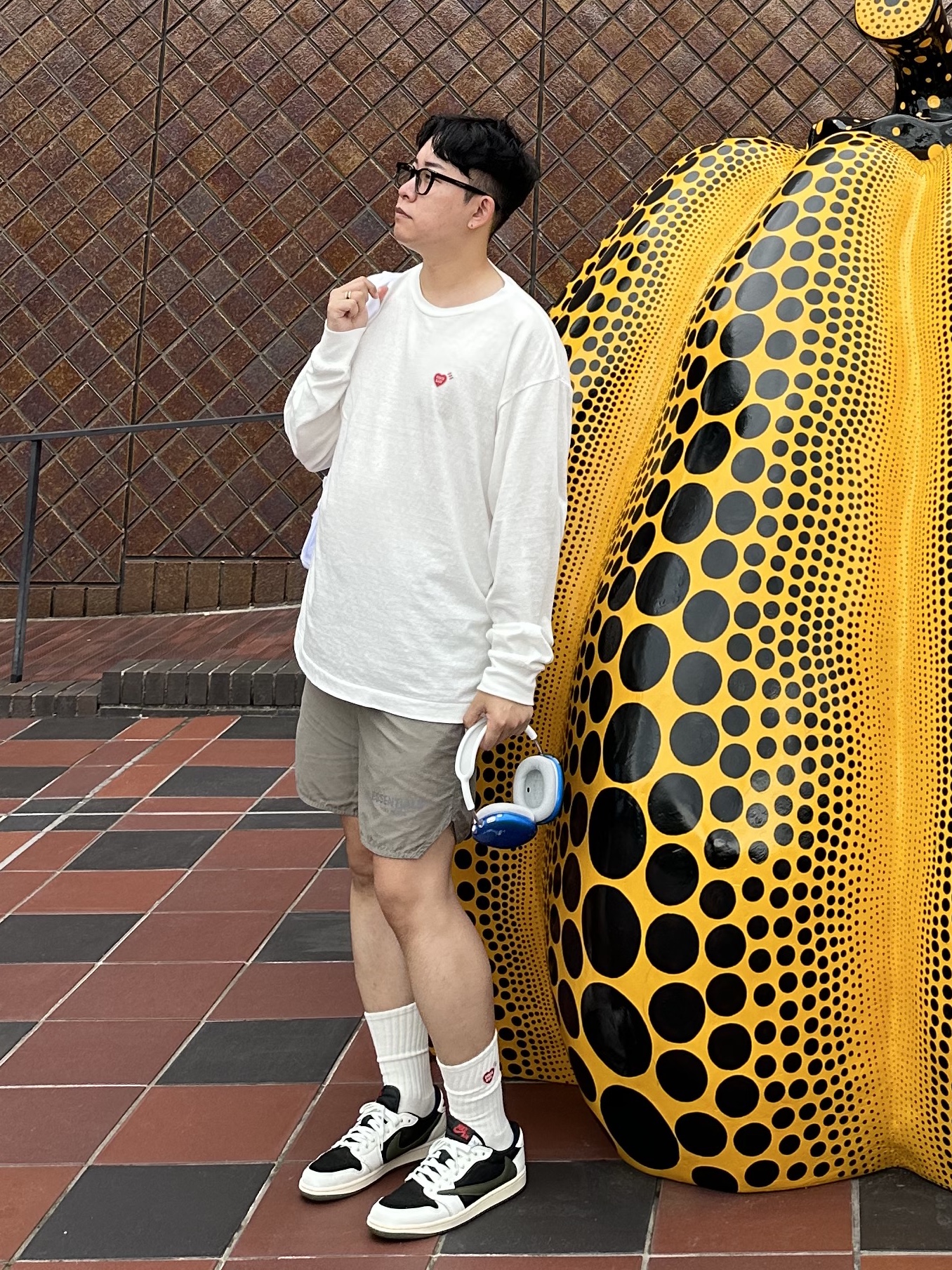 (W) Jordan 1 x Travis Scott Retro Low OG SP Medium Olive, Apple AirPods Max Lightning Silver (Korean Ver.) 착용 스타일