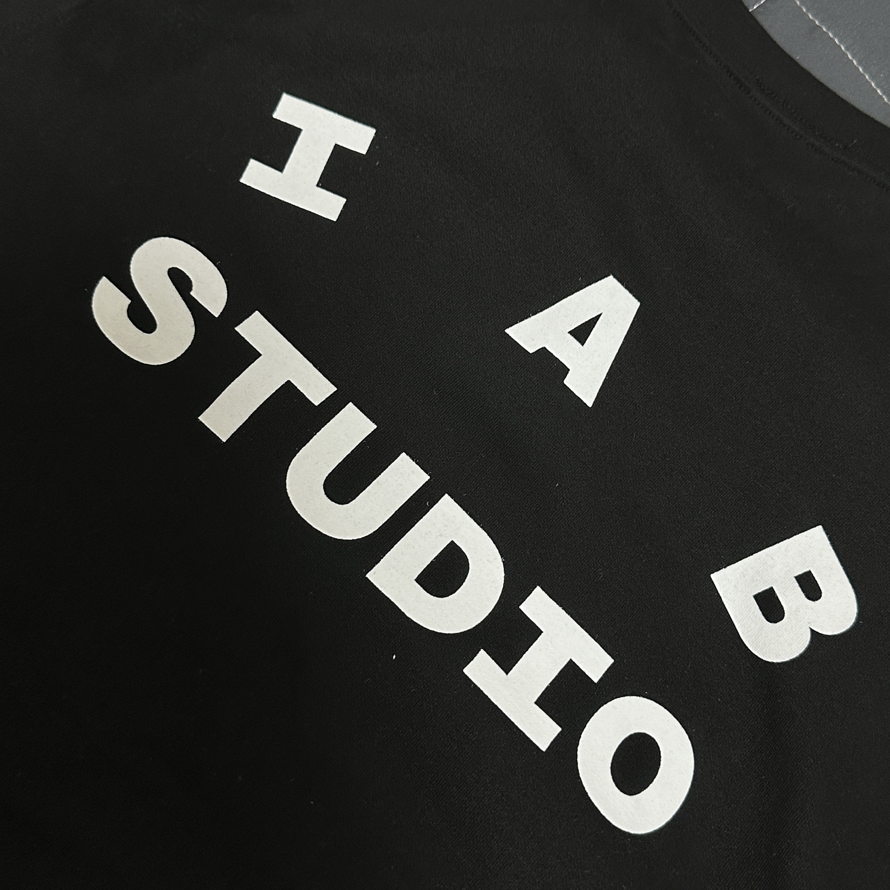 IAB Studio 10th Anniversary T-Shirt Black 착용 스타일