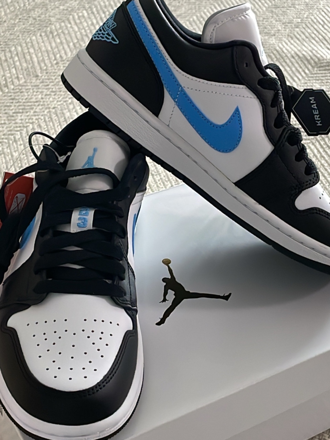 (W) Jordan 1 Low Black University Blue 착용 스타일