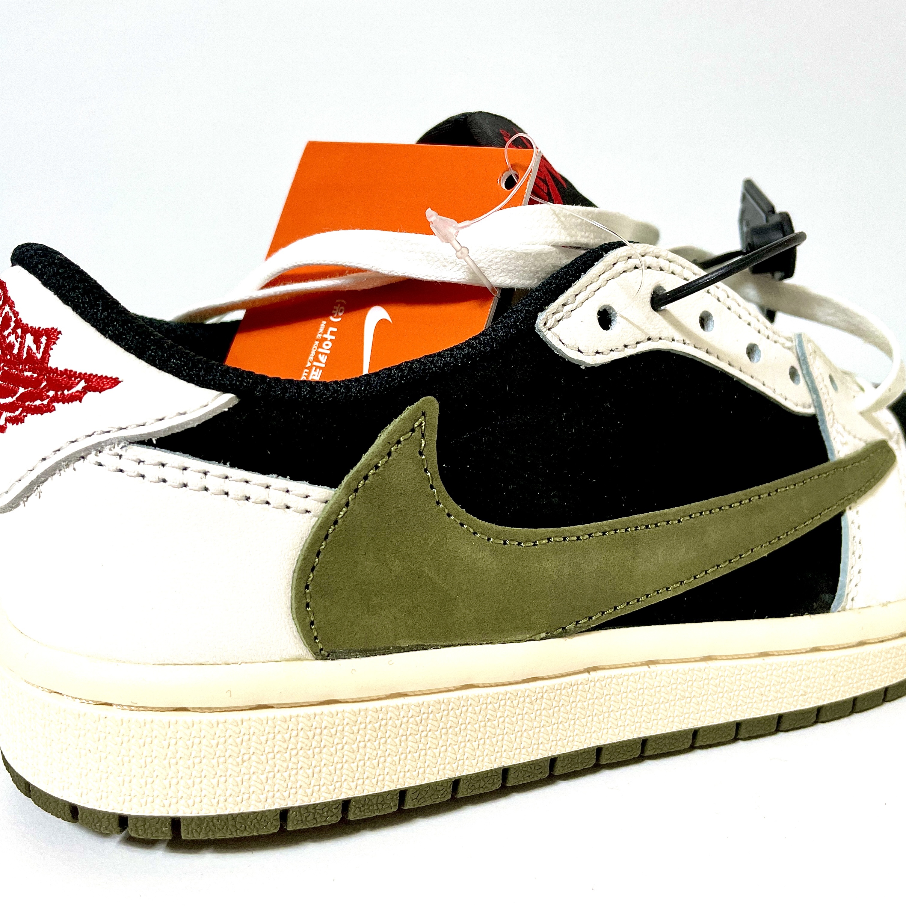 (W) Jordan 1 x Travis Scott Retro Low OG SP Medium Olive 착용 스타일 - 1