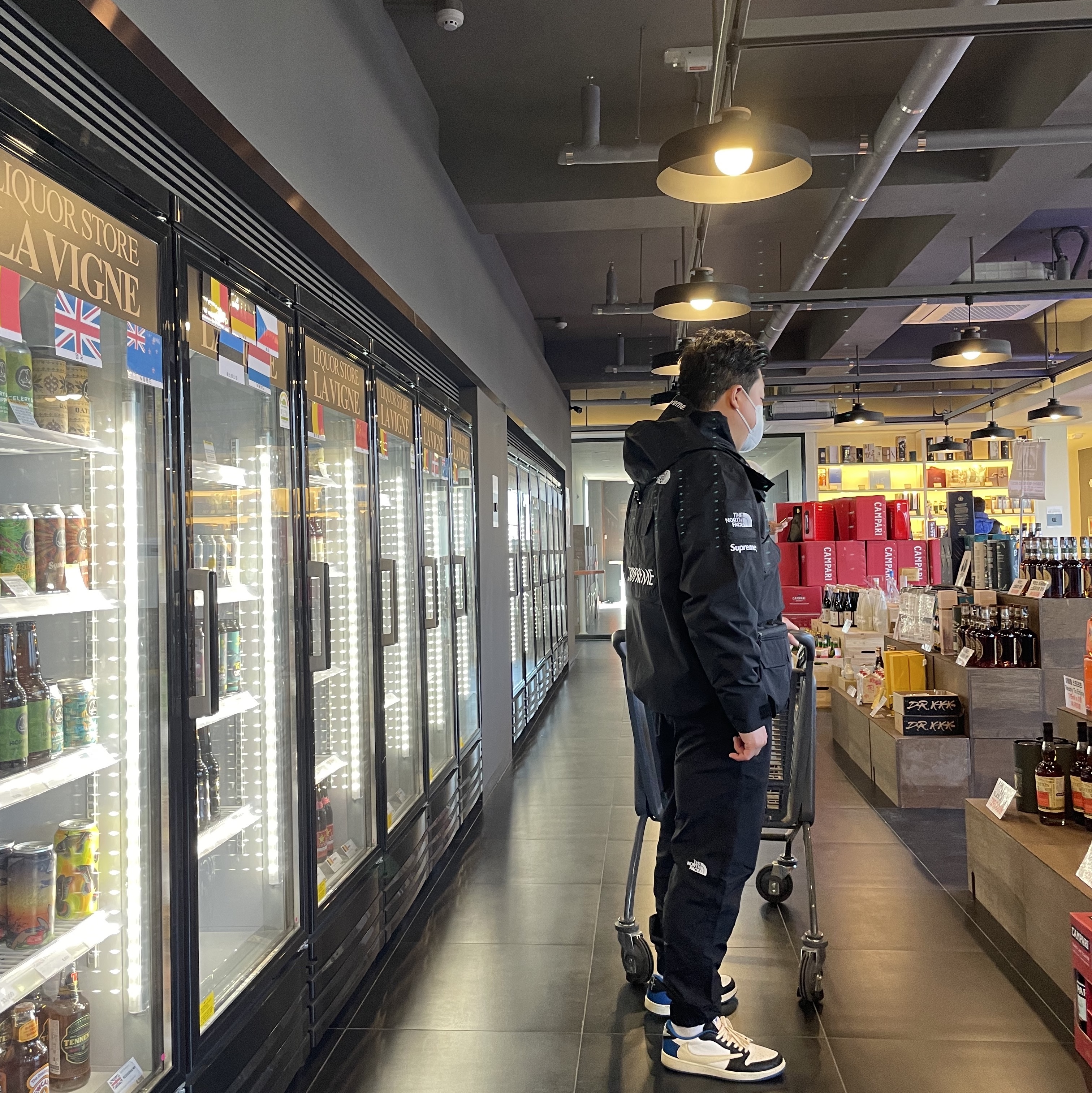 Supreme x The North Face Cargo Jacket Black - 20SS, Jordan 1 x Travis Scott x Fragment Retro Low OG SP Military Blue 착용 스타일