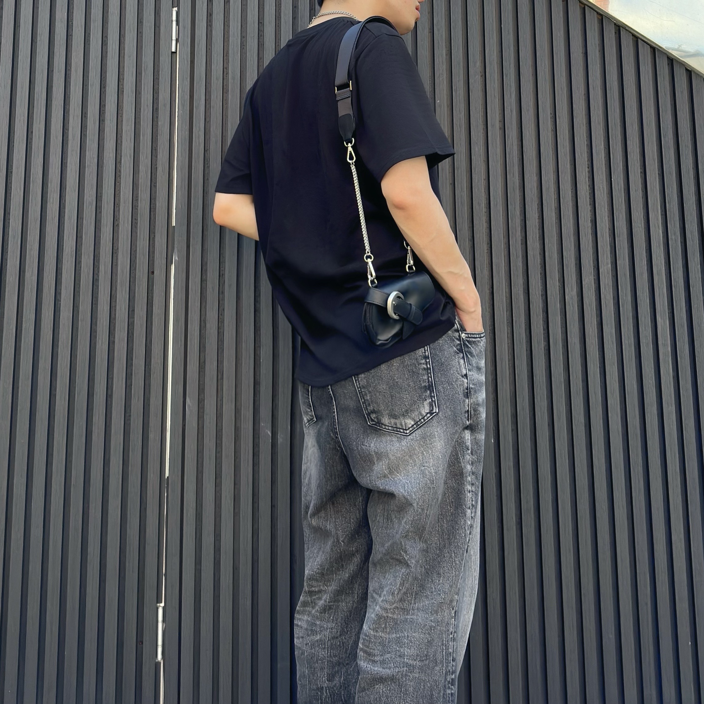 Crocs x Staple Classic All Terrain Clog Black 착용 스타일 - 3