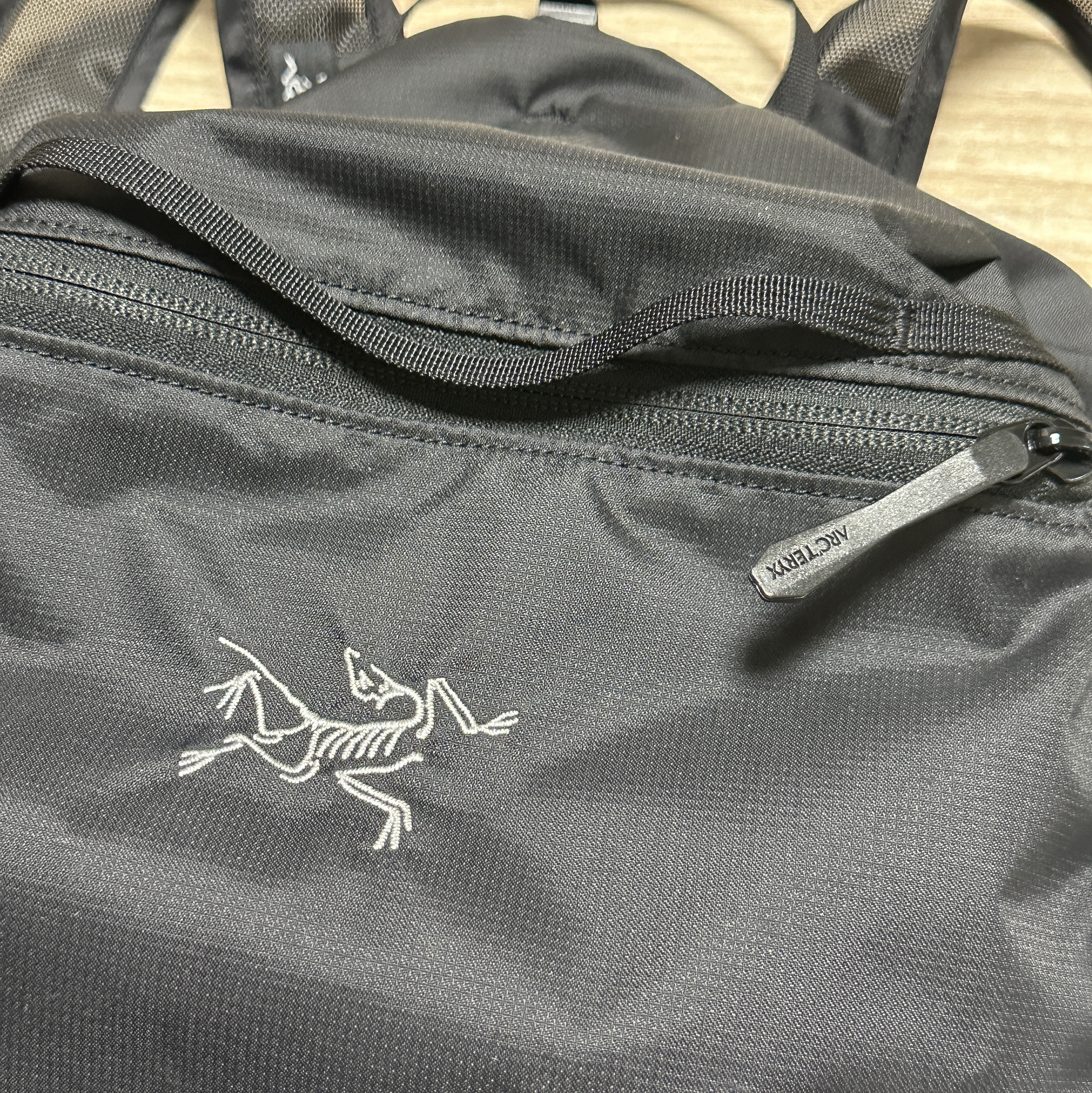 Arc'teryx Heliad 10 Backpack Black 착용 스타일 - 2