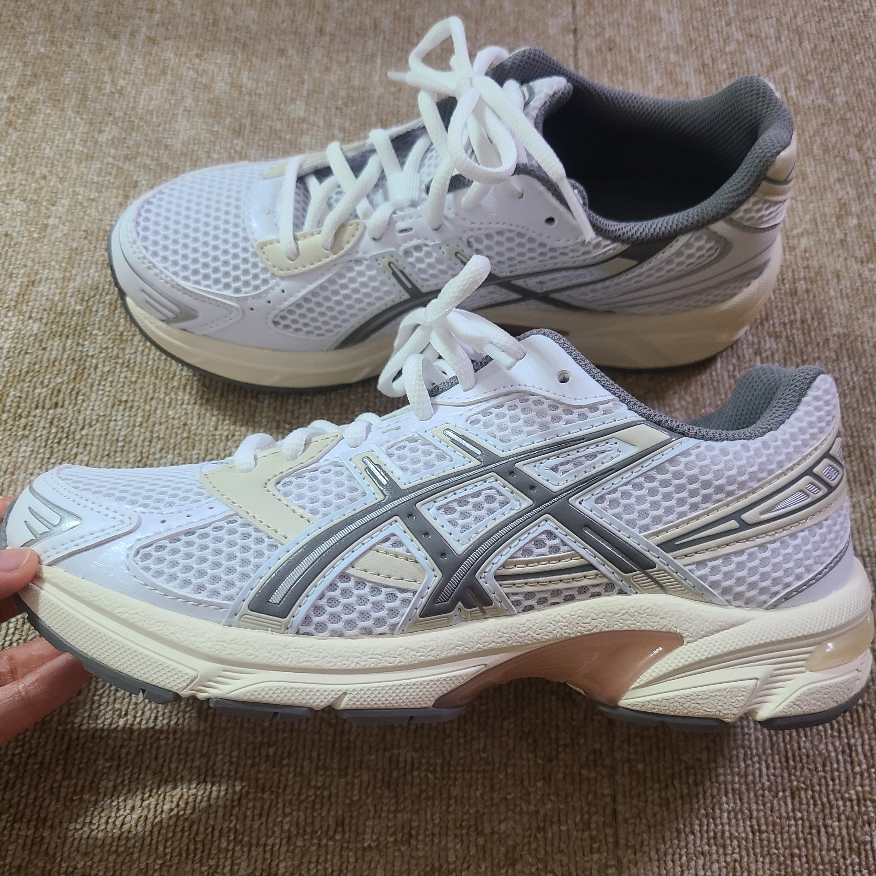 Asics Gel-1130 White Clay Grey 착용 스타일