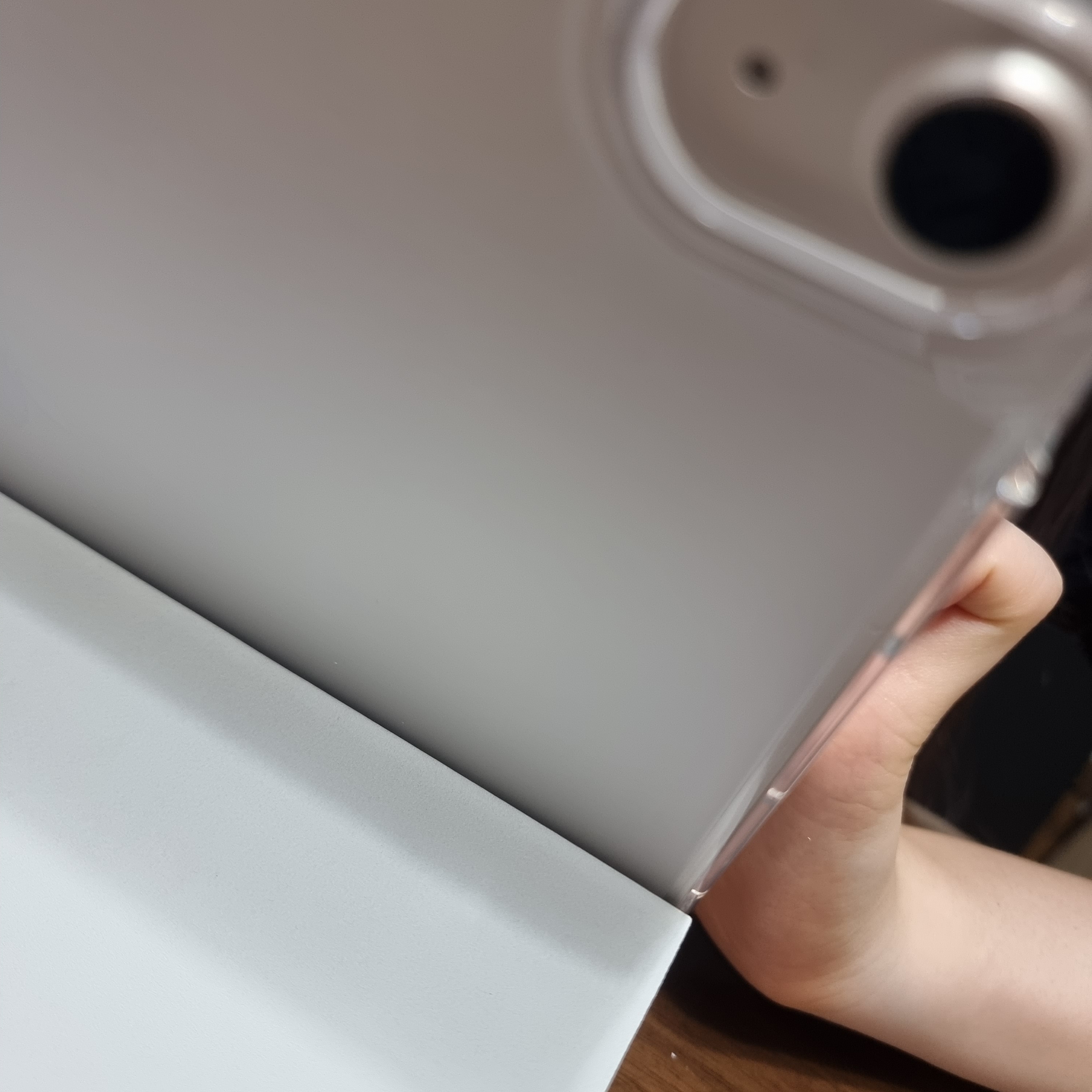 Apple iPad Air 5th Gen Wifi 64GB Starlight (Korean Ver.) 착용 스타일
