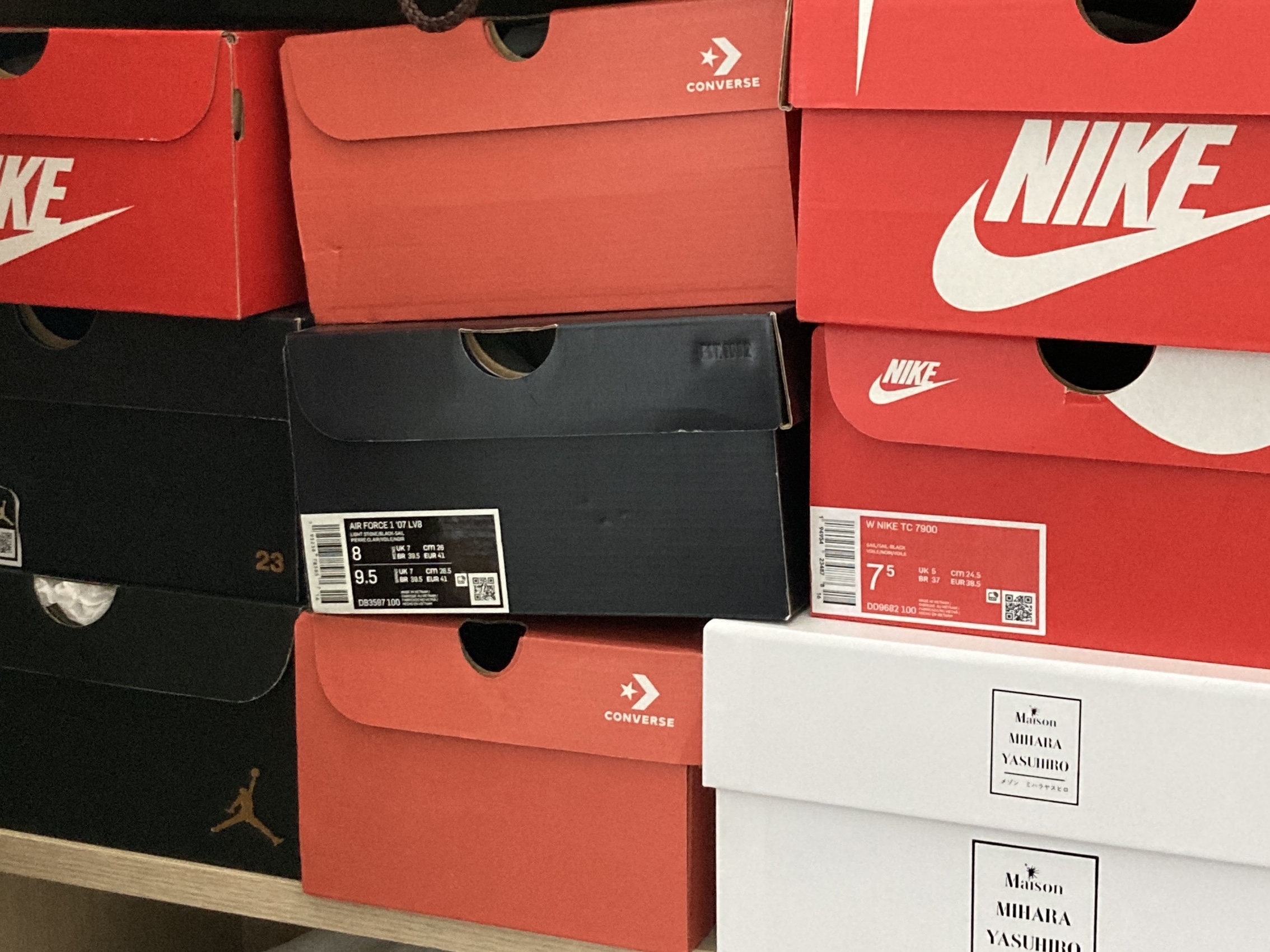 Maison Mihara Yasuhiro Blakey VL OG Sole Canvas Low-top Sneakers Black, Jordan 1 Low SE Light Smoke Grey Gym Red 착용 스타일