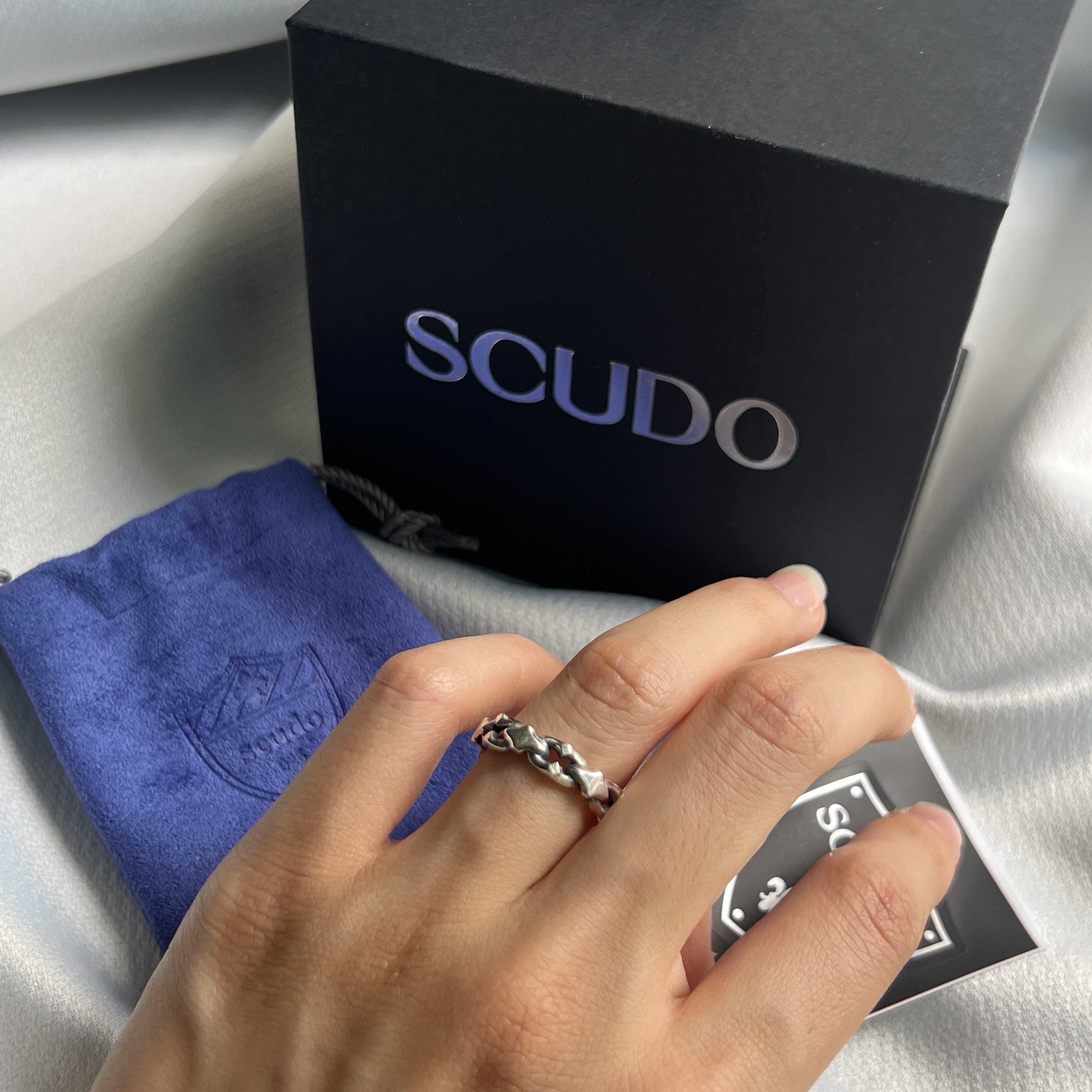 Scudo Dolphin Ring Plain 착용 스타일 - 3