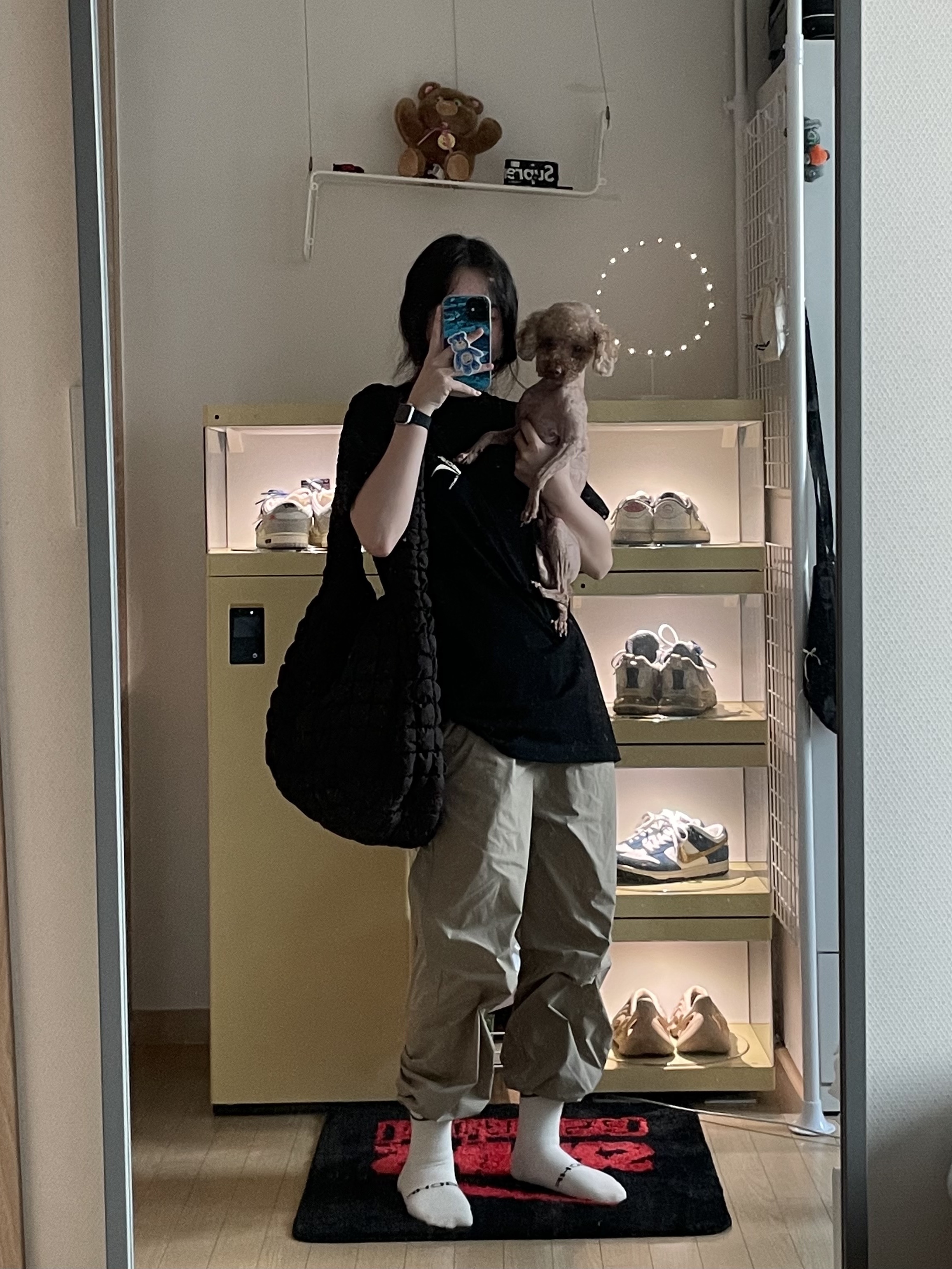 COS Quilted Oversized Shoulder Bag Brown, Supreme Yashica MF-1 Camera Black - 21SS 착용 스타일
