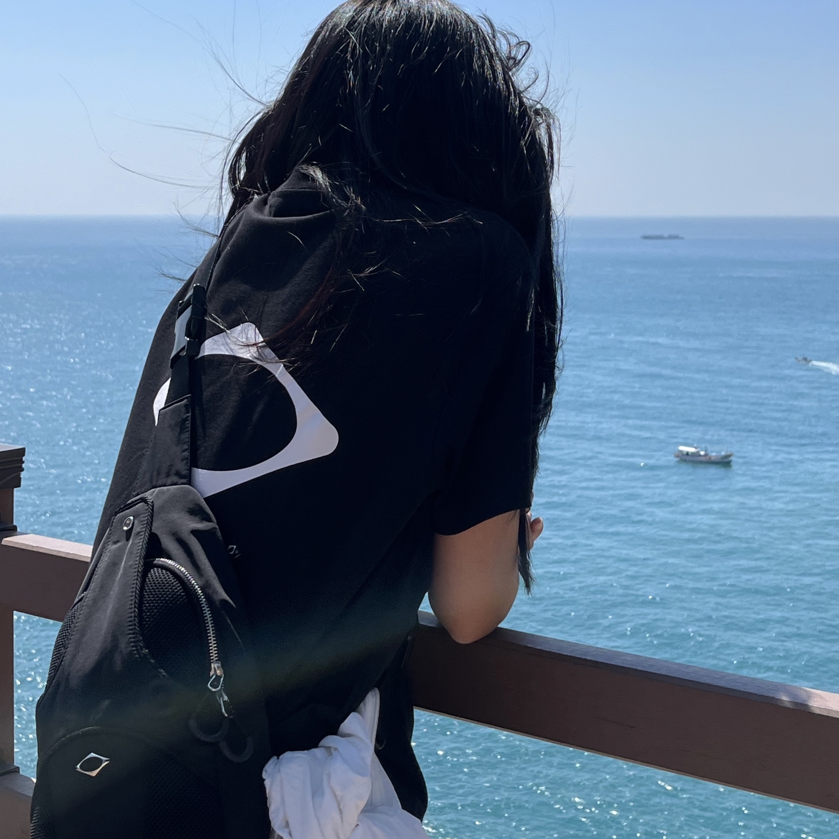 Mischief Foldable Sling Bag Black 착용 스타일 - 2