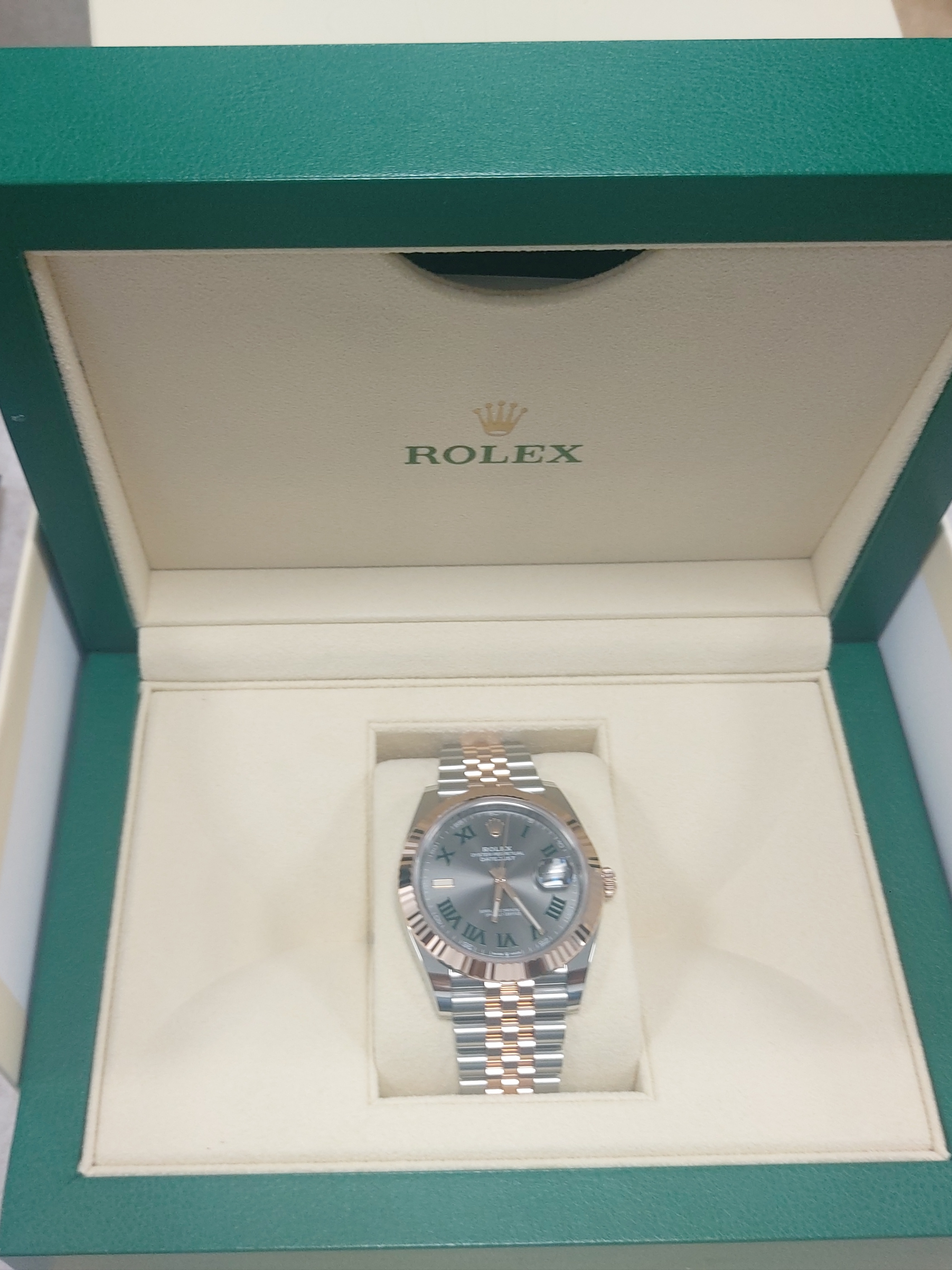 Rolex Datejust 41mm 126331 Slate Roman Jubilee 착용 스타일