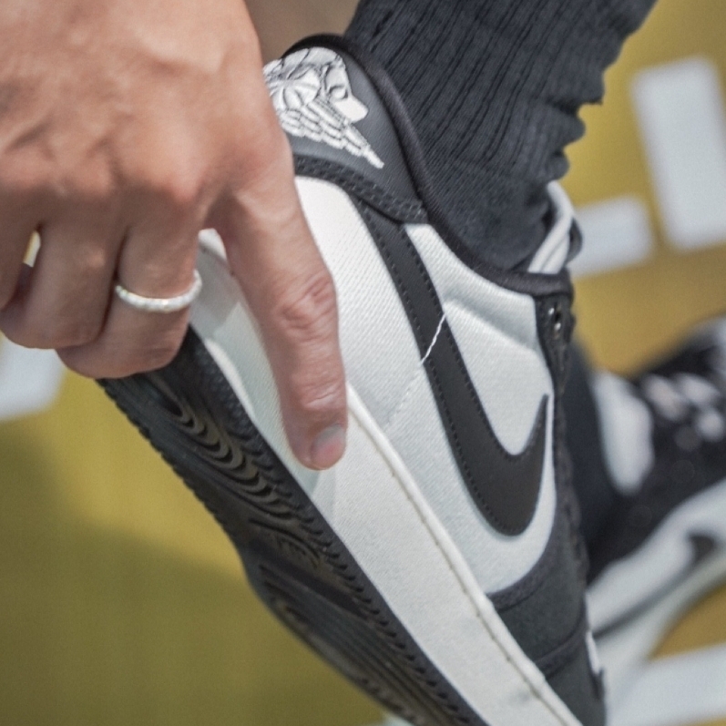 Jordan 1 KO Low White Black 착용 스타일 - 2