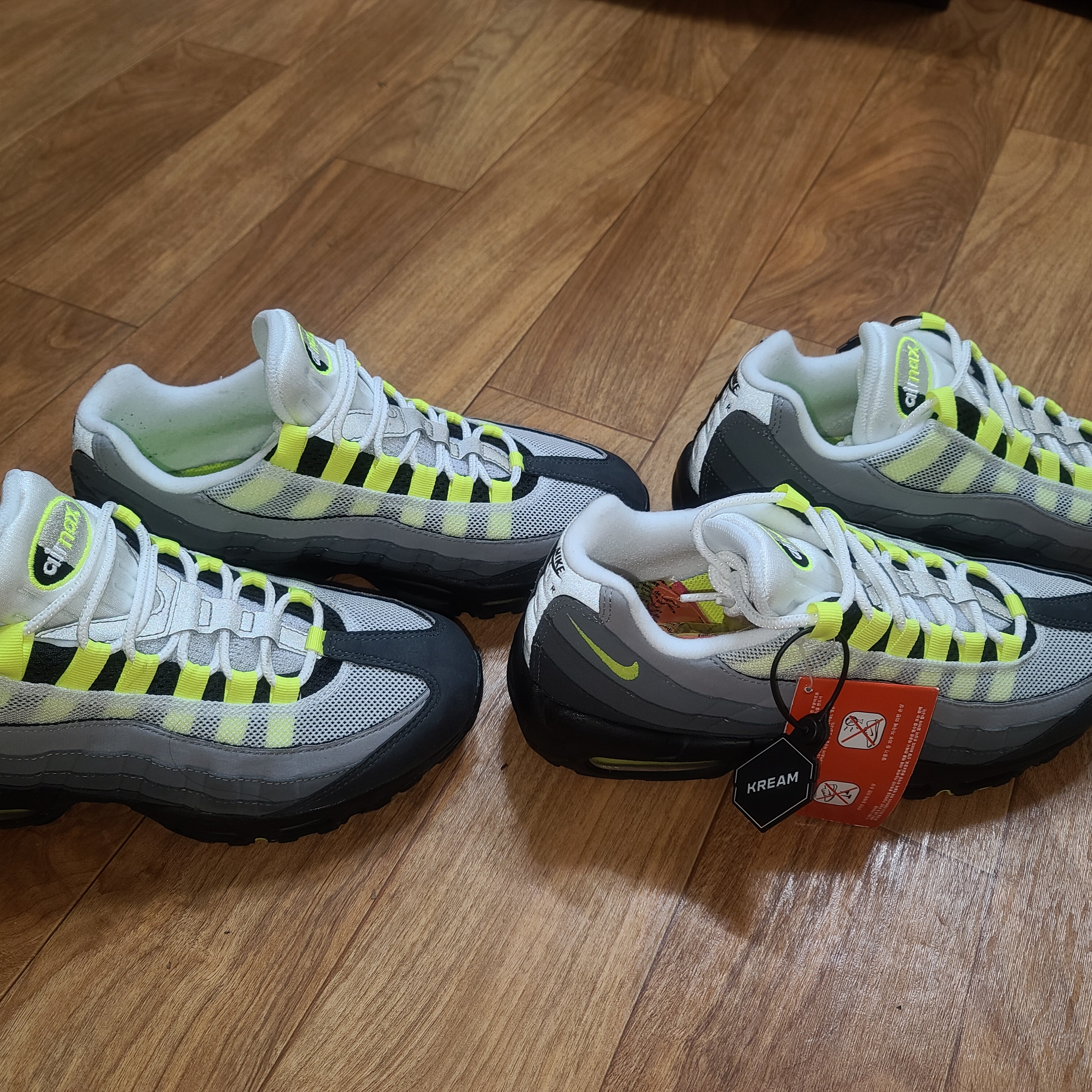 Nike Air Max 95 OG Neon Yellow 2020 착용 스타일 - 2