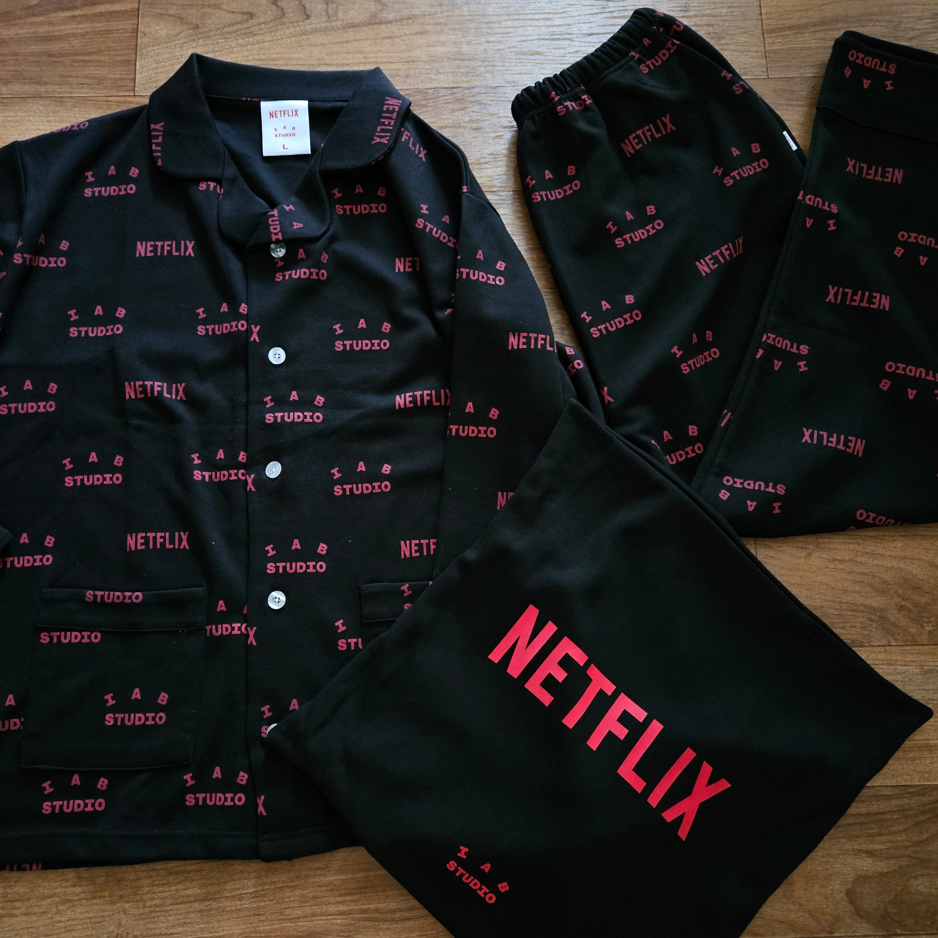 IAB Studio x Netflix Pajama Cushion Cover Set Black 착용 스타일
