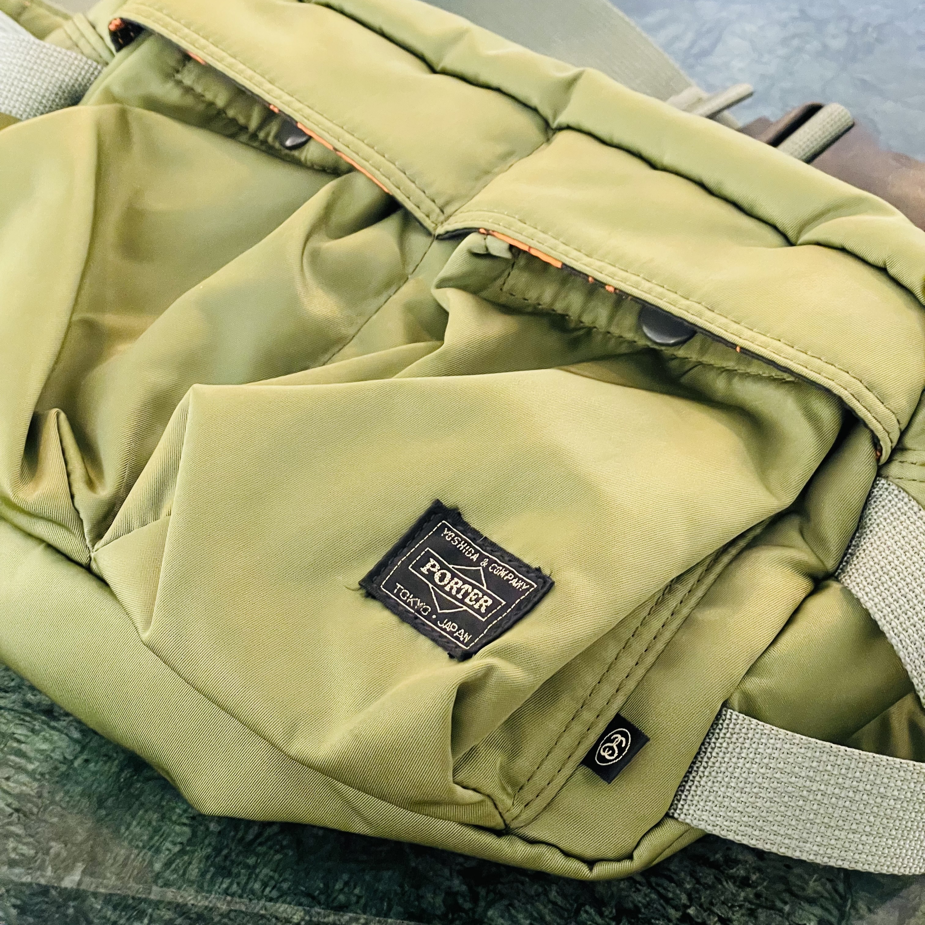Nike ACG Smith Summit Cargo Pants Medium Olive - Asia, IAB Studio T-Shirt White Light Green 착용 스타일 - 2