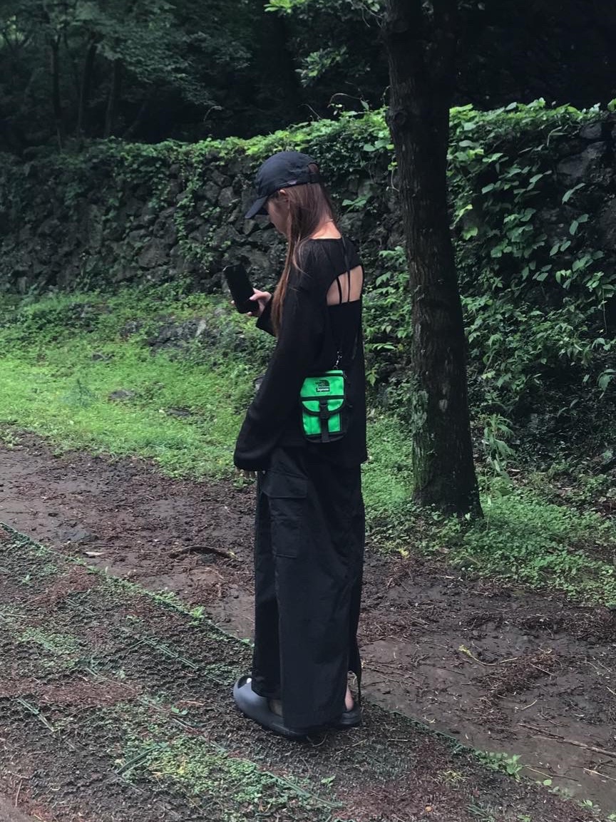 Supreme Military Camp Cap Black - 22FW, Supreme x The North Face RTG Utility Pouch Green - 20SS 착용 스타일
