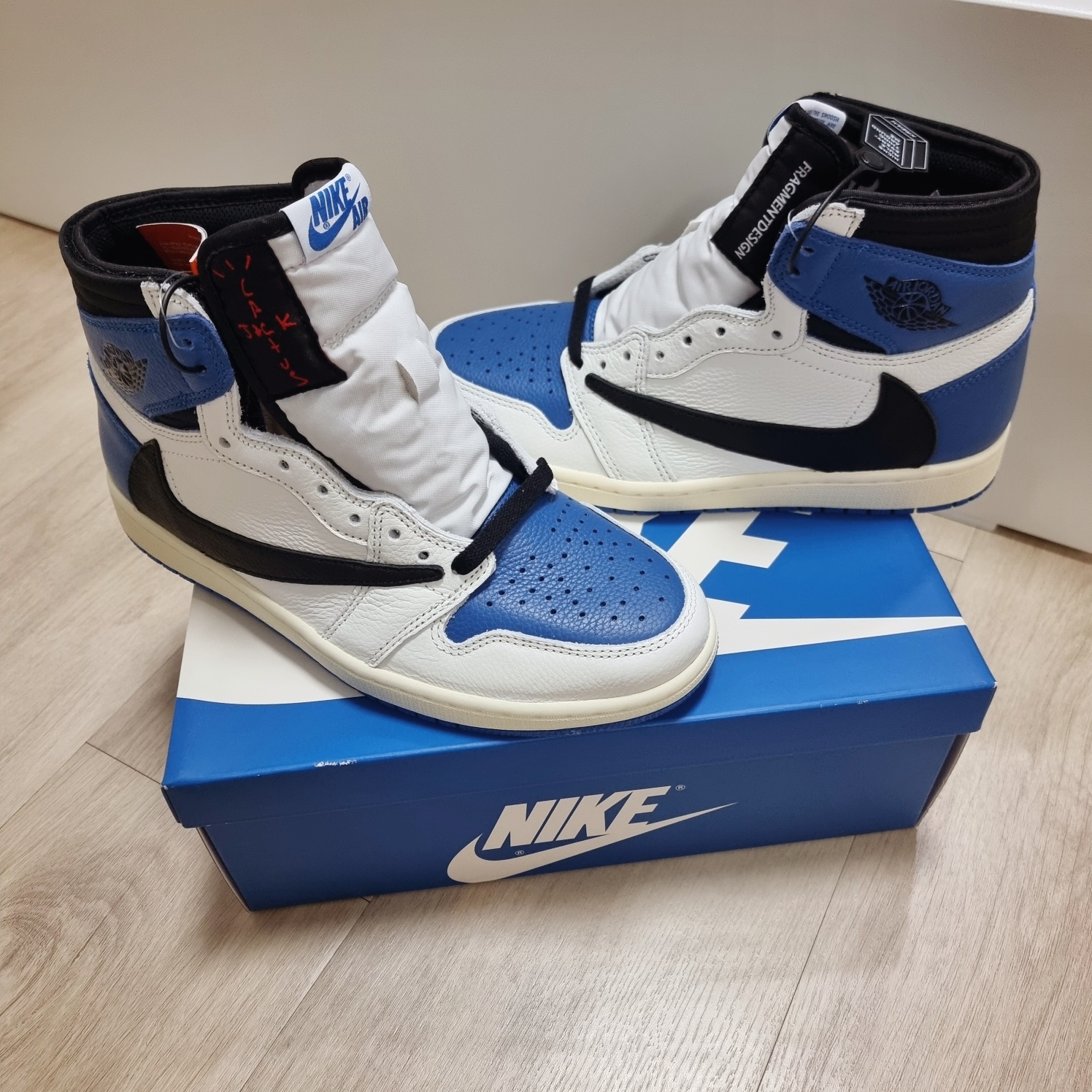 Jordan 1 x Travis Scott x Fragment Retro High OG SP Military Blue 착용 스타일