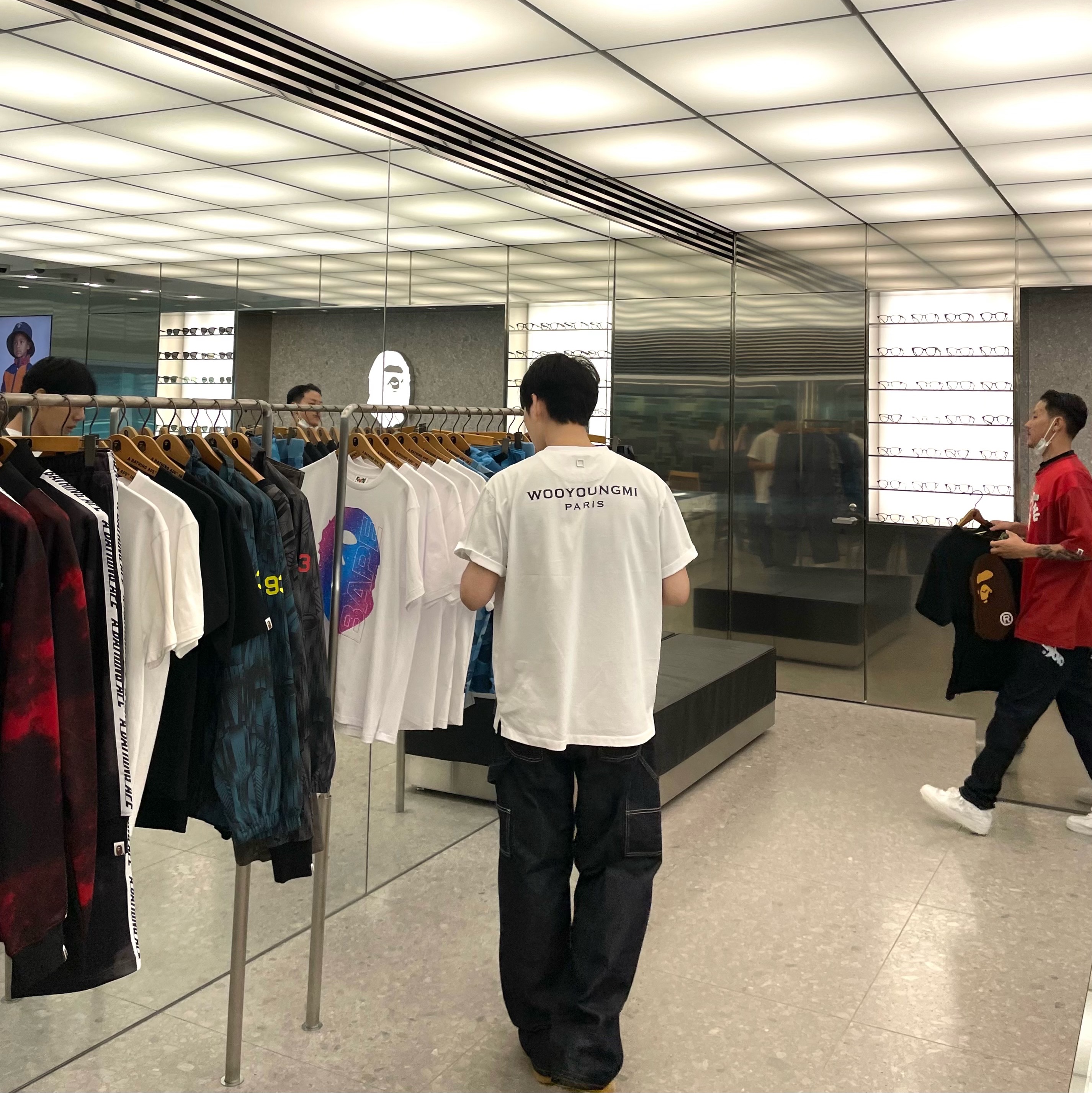 Wooyoungmi Black Back Logo T-Shirt White - 22SS, Nike Air Force 1 '07 WB Flax 착용 스타일 - 1