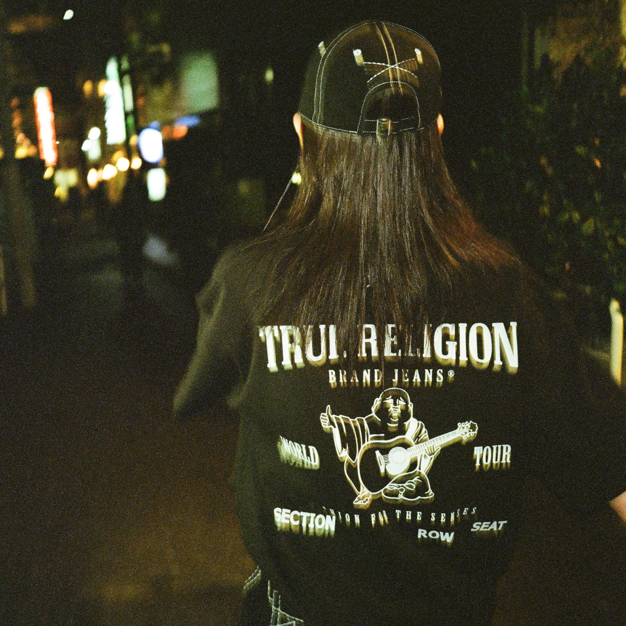True Religion Classic Cargo Pants Mk-1 Black, True Religion Origin Logo T-Shirt Black 착용 스타일 - 2