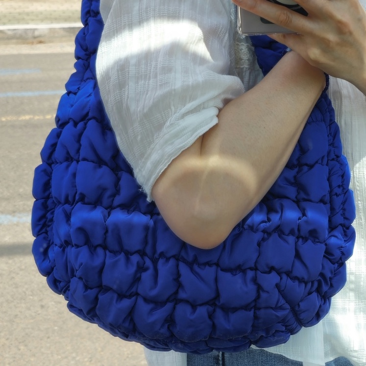 COS Quilted Mini Bag Blue 착용 스타일